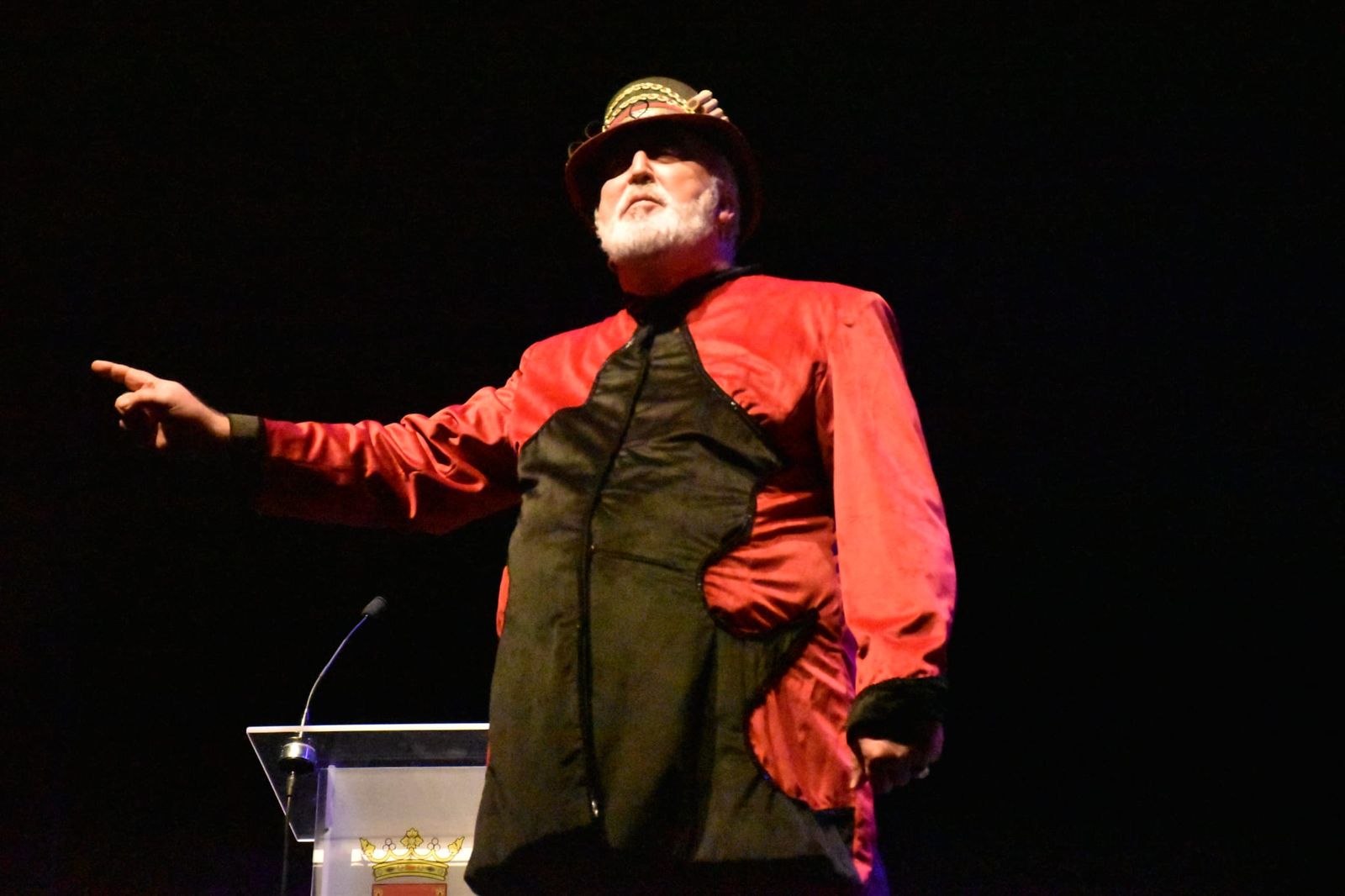 Mosquera emociona a Ceuta cantándole a la 'señora que es igual a Cádiz'