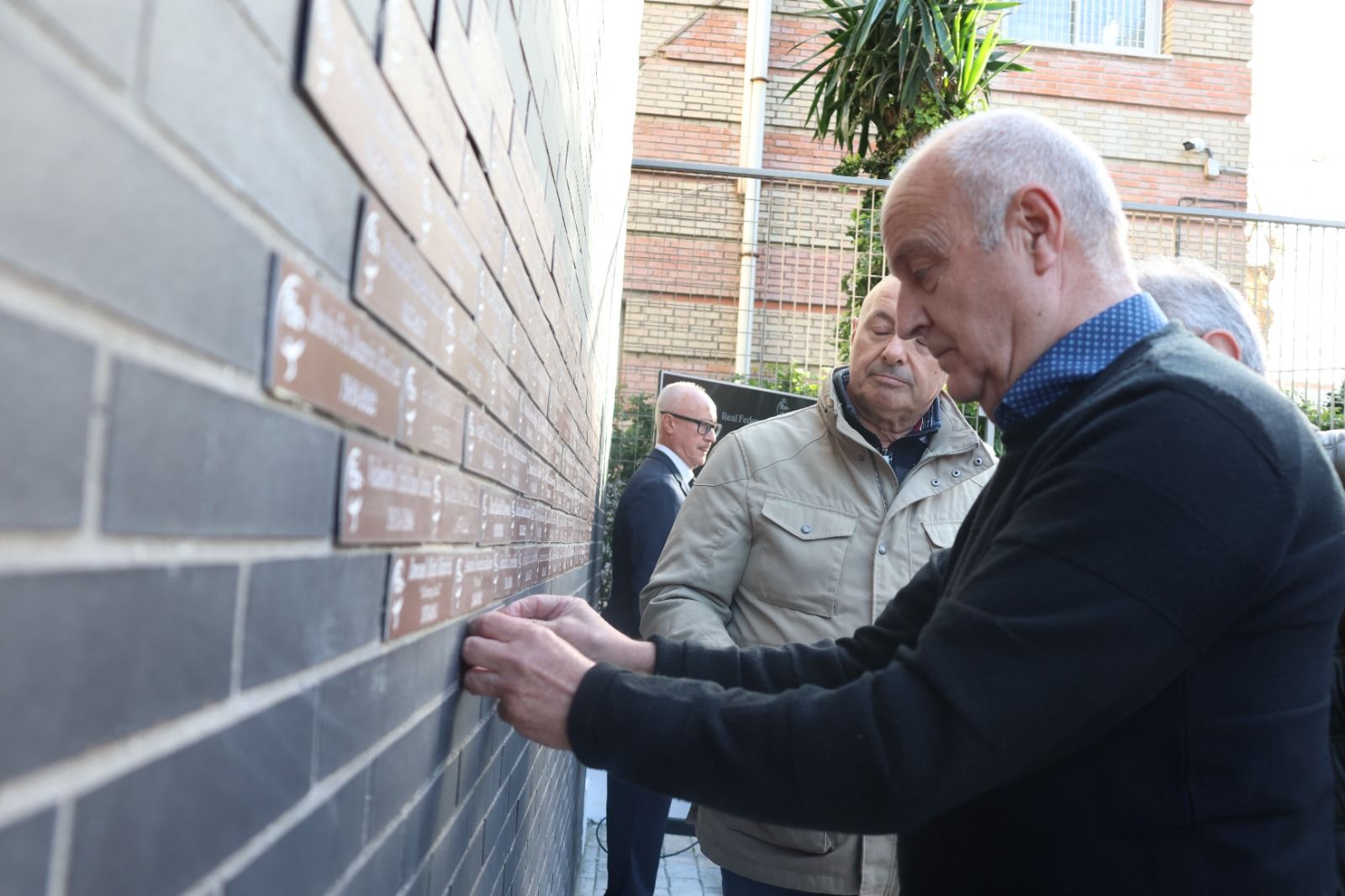 Sentido homenaje de la RFFCE a personas que dejaron huellas en el fútbol