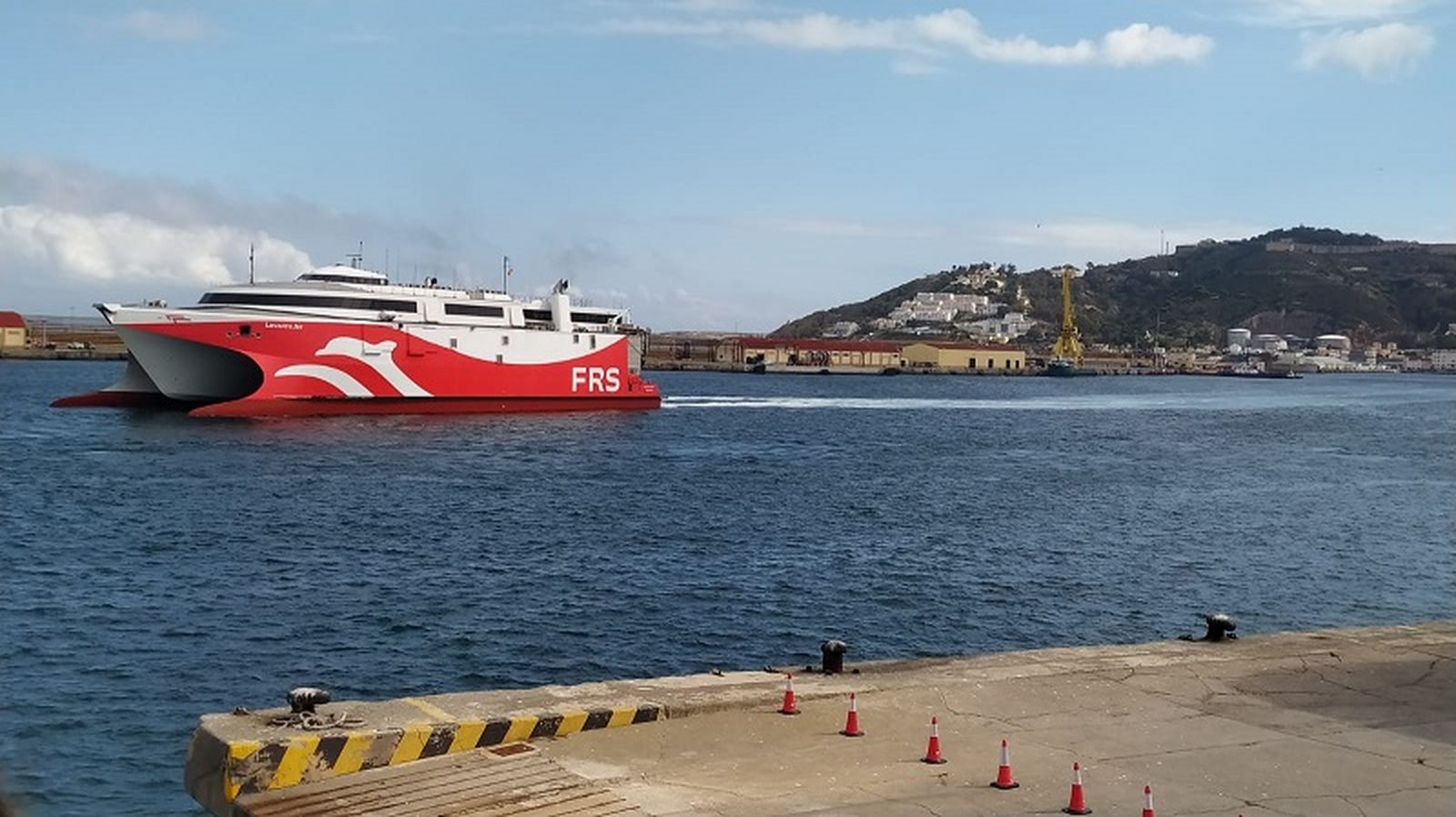 Nuevo buque de FRS, 'Levante Jet', entrando al puerto de Ceuta / REDUAN