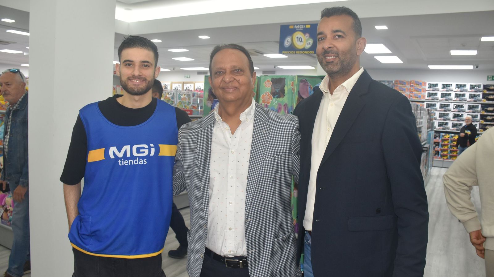 Inauguración de la nueva tienda de MGI en la avenida del Puerto de Ceuta