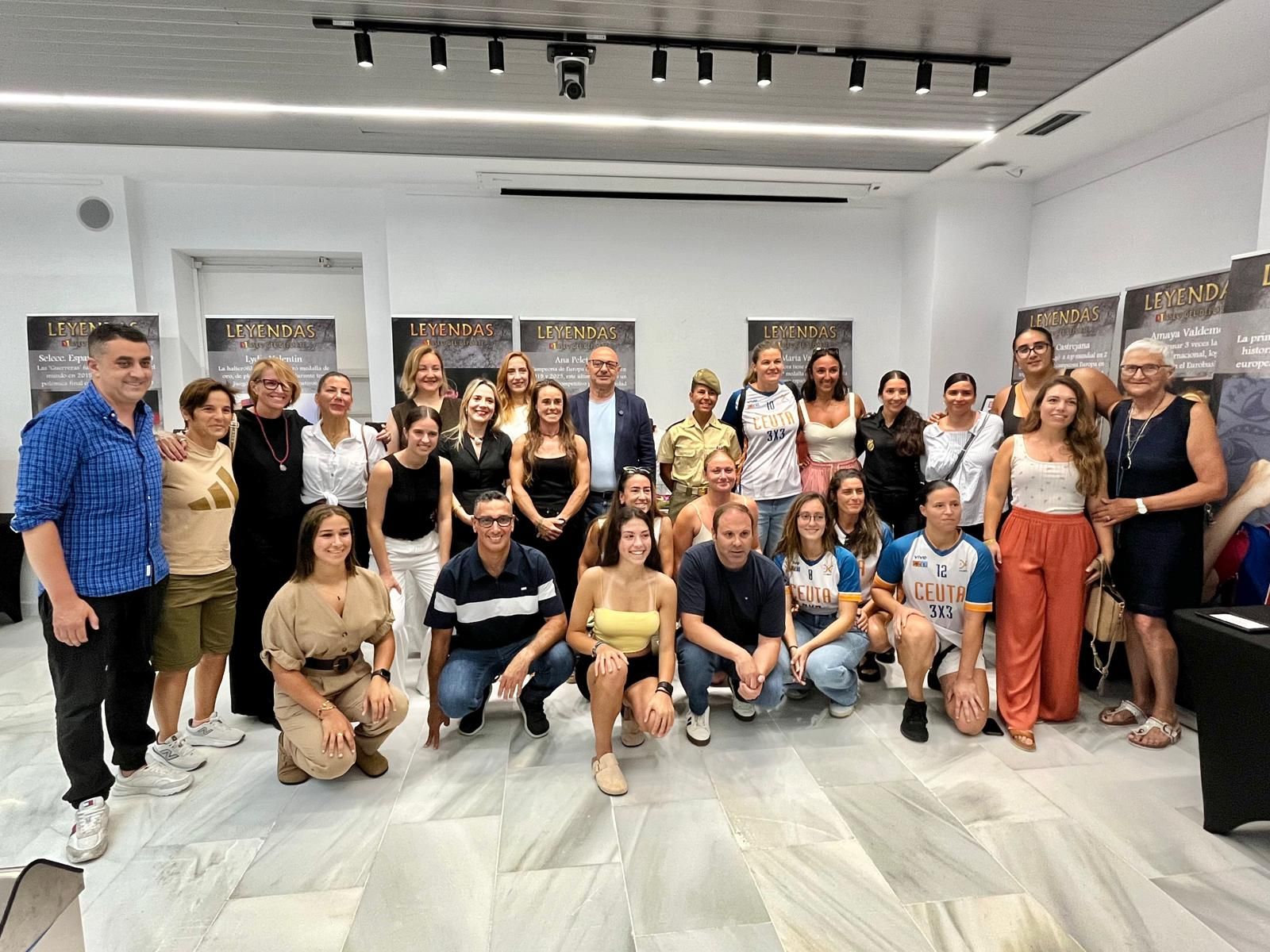 Éxito en la inauguración de la exposición ‘Leyendas del Deporte’ en el Ferrocarril