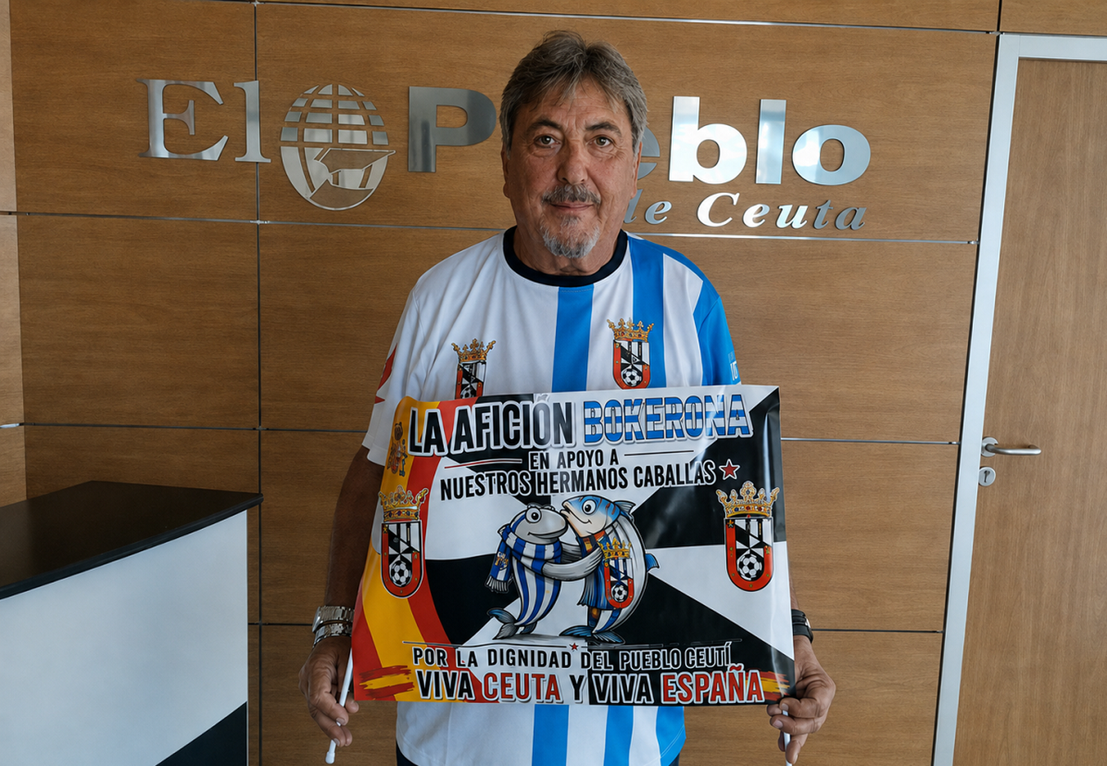 Sergio García, con la pancarta que portará durante el partido