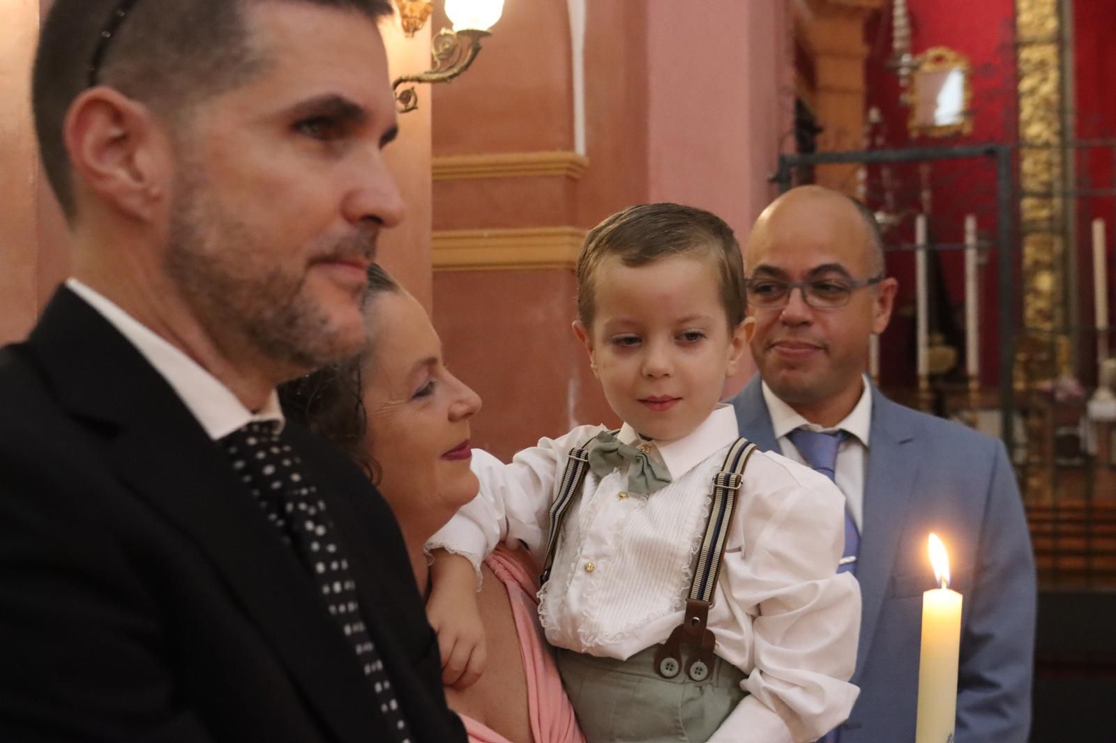 Fabián y Alba reciben el sacramento del bautismo