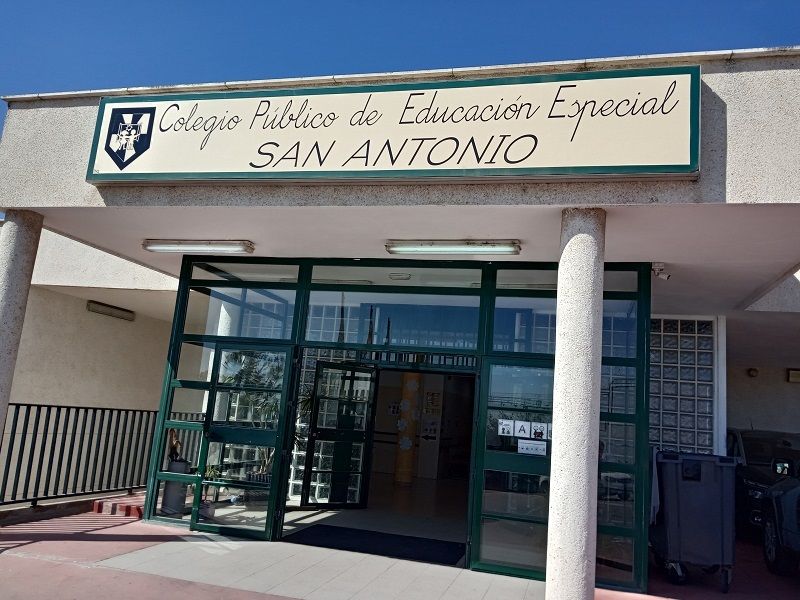 Fachada del colegio San Antonio. / FOTO EL PUEBLO