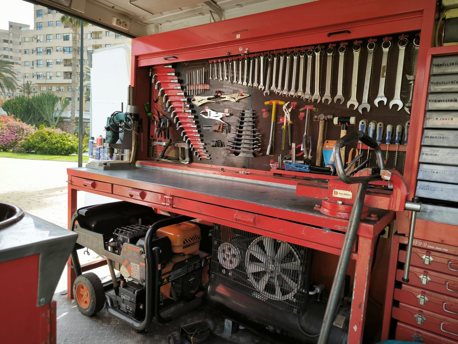 El Parque Móvil de Ceuta celebra su 50 aniversario con una exposición para escolares