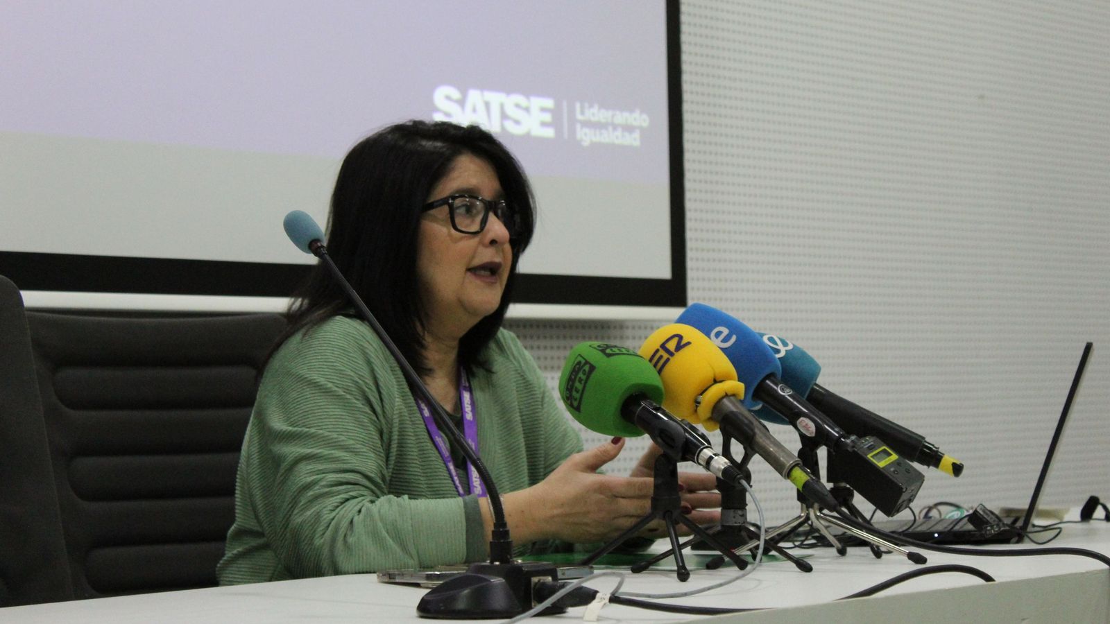 La secretaria general de SATSE en Ceuta, Elisabeth Muñoz, ha dado a conocer los resultados de una encuesta sobre conciliación laboral realizada a nivel nacional pero con datos específicos de la ciudad
