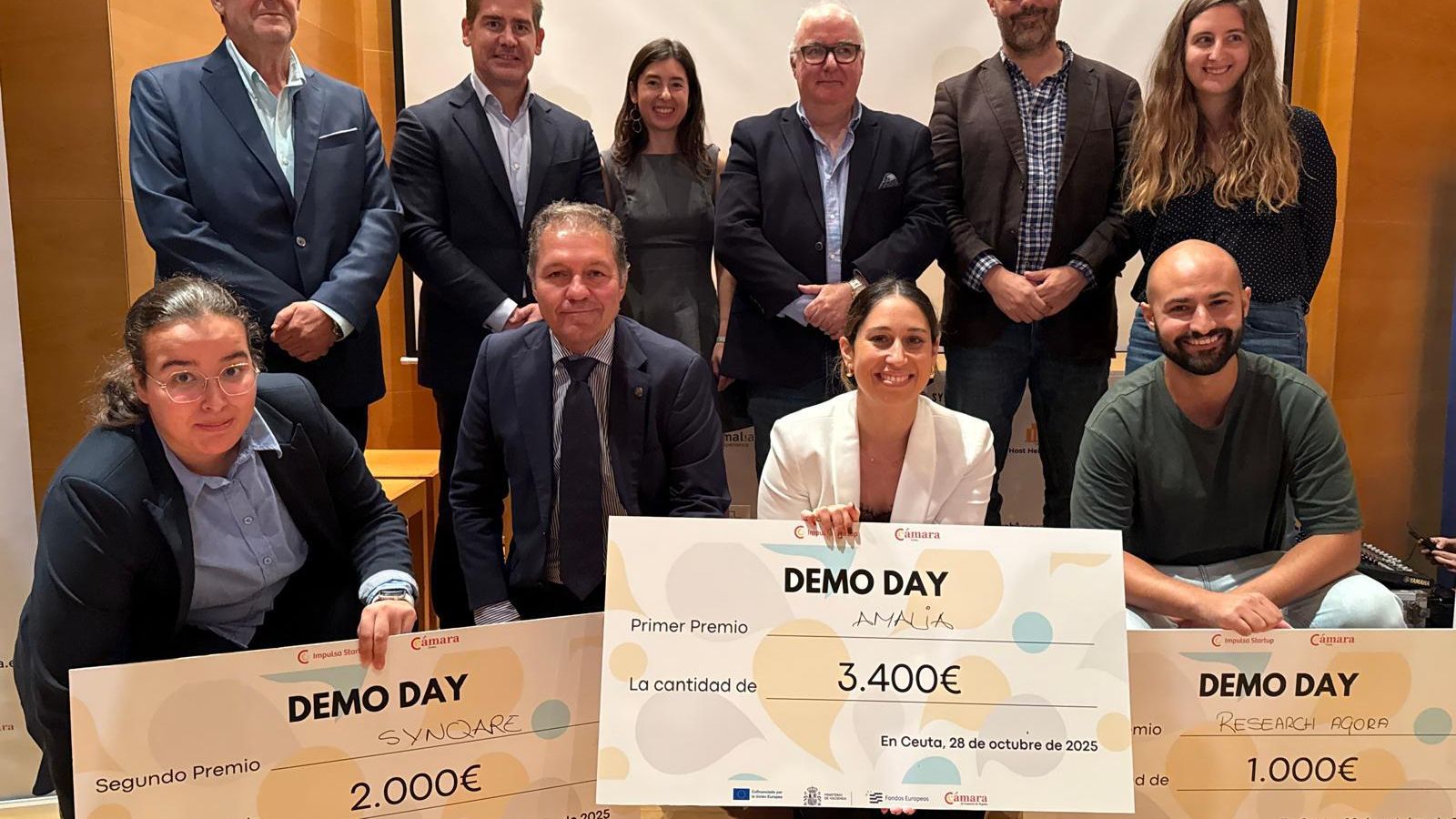 Los ganadores,  tras recibir el premio Los ganadores,  tras recibir el premio