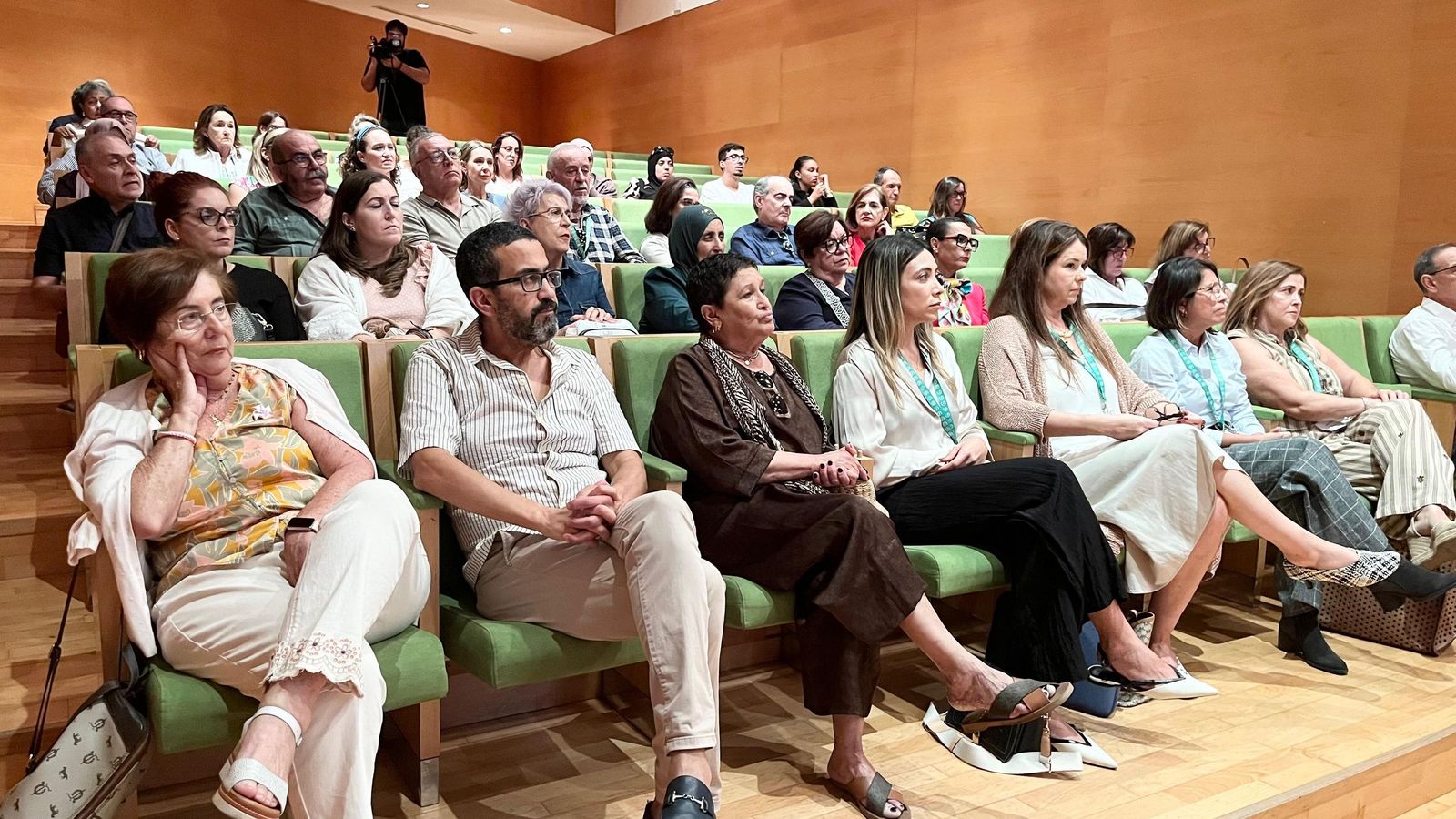 Público de las IV Jornadas Sociosanitarias sobre Cáncer de Mama organizadas por la AECC Público de las IV Jornadas Sociosanitarias sobre Cáncer de Mama organizadas por la AECC