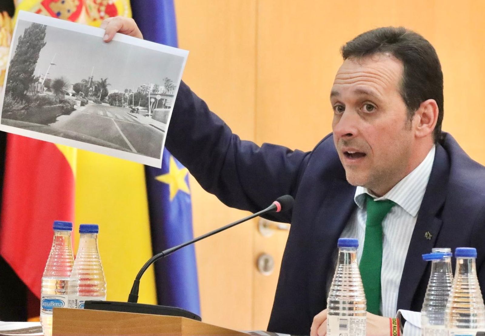 El portavoz de Vox, Juan Sergio Redondo, lleva al Pleno una iniciativa para estudiar un plan específico sobre la visibilidad de los pasos de peatones