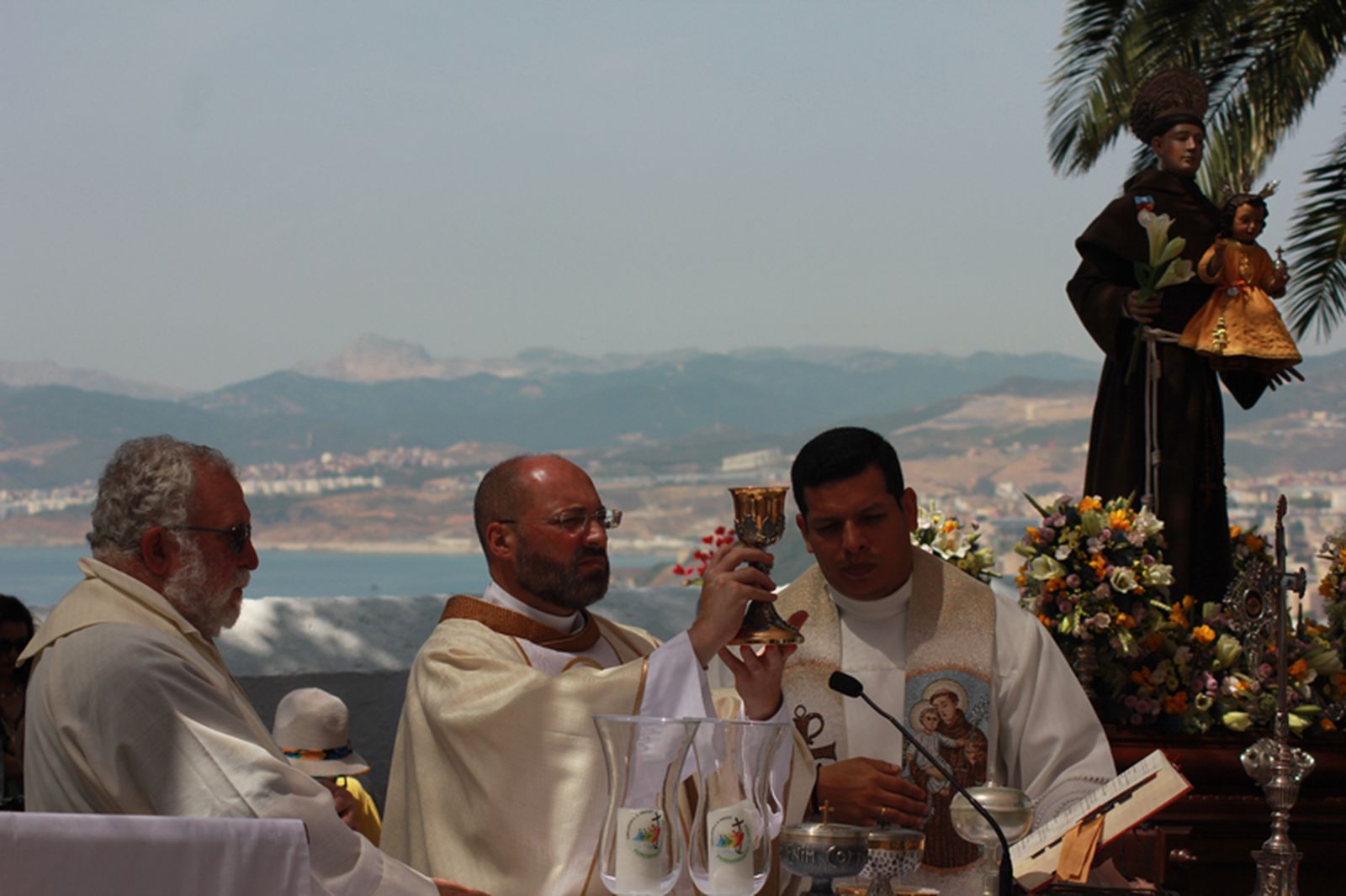 Momento de la Eucaristía. / FOTO S.C. Momento de la Eucaristía. / FOTO S.C.