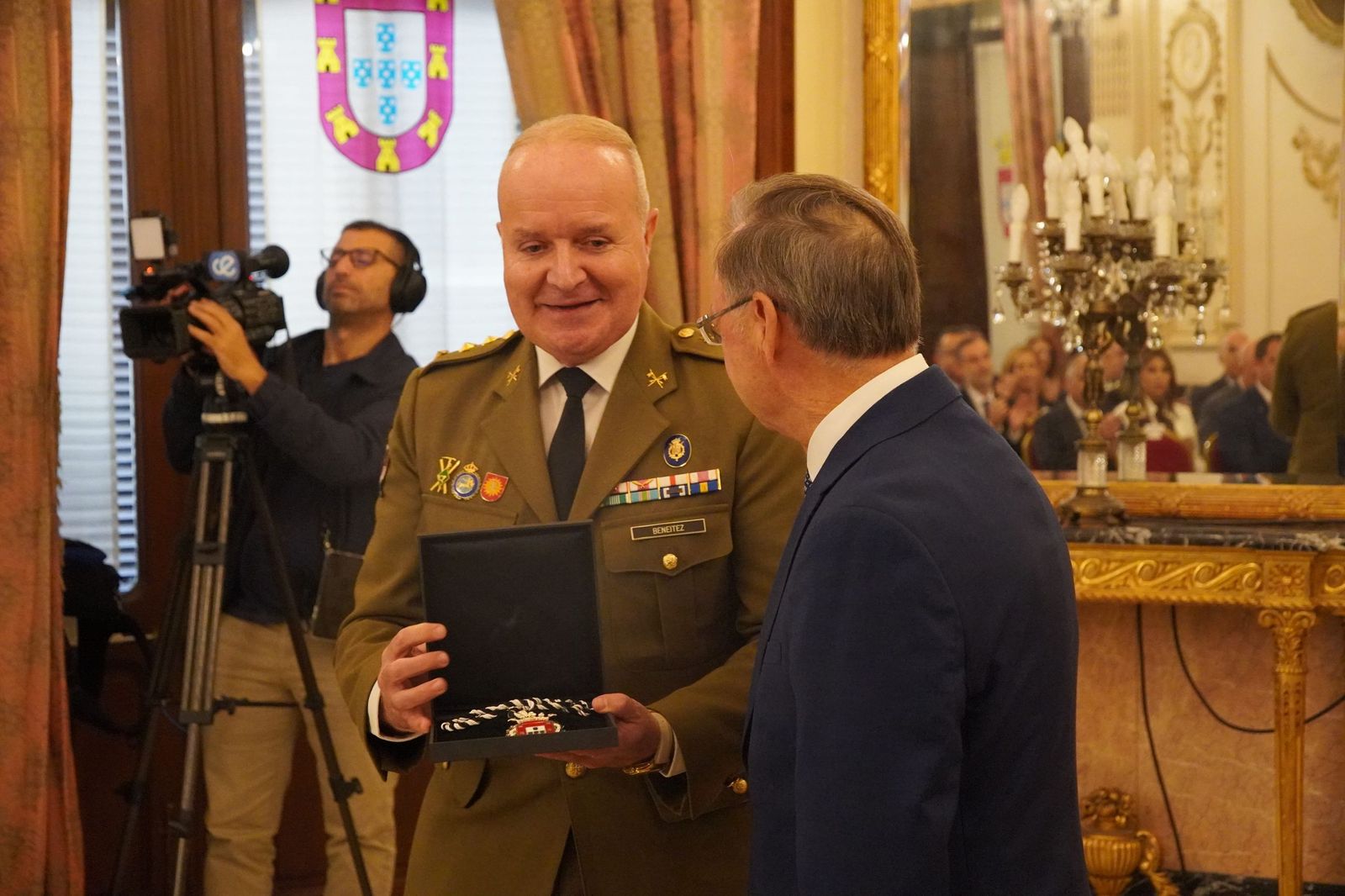Así ha sido la imposición de la Medalla de Plata de la Ciudad a Caballería