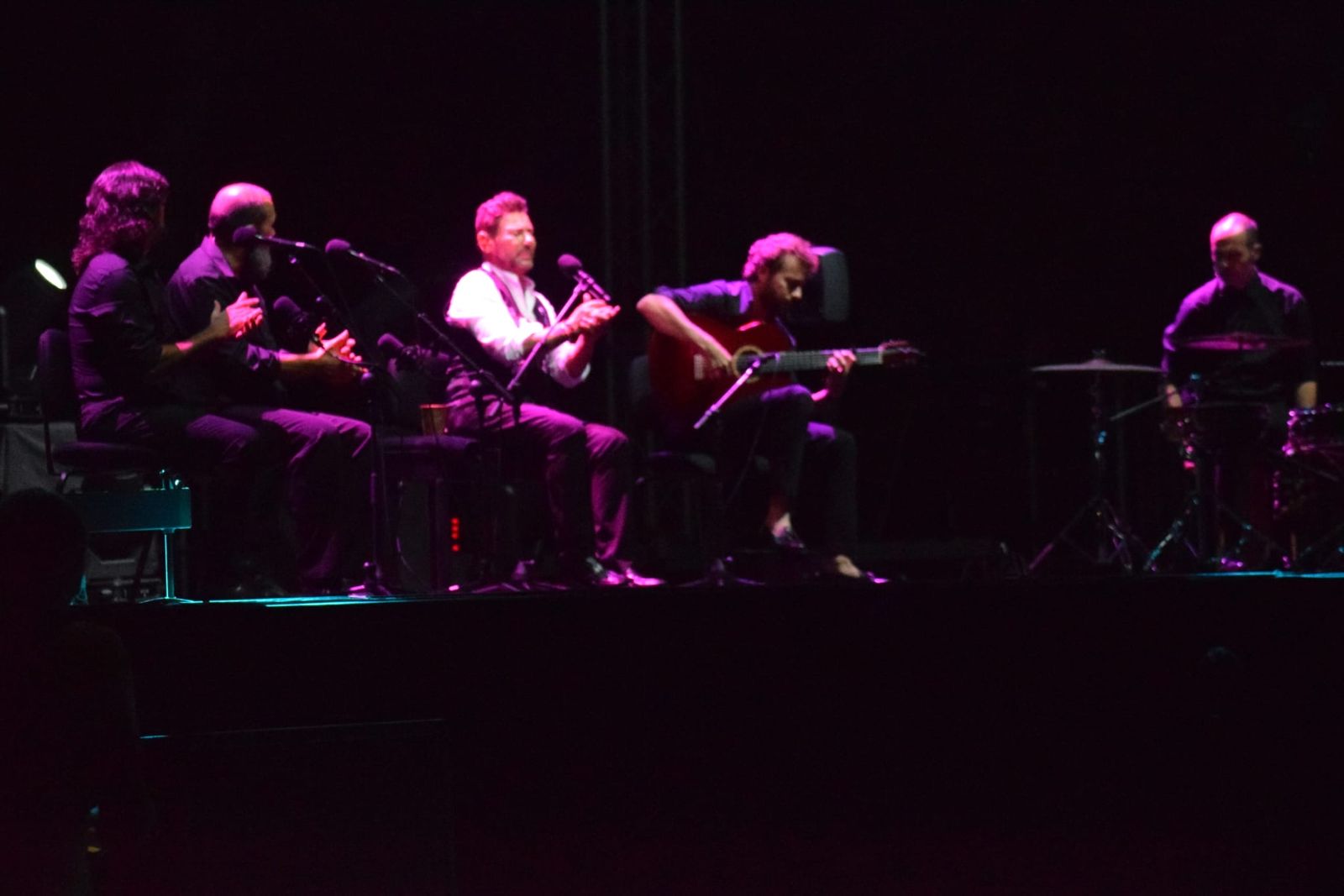 Miguel Poveda llena de poderío las Murallas en la noche más flamenca del año