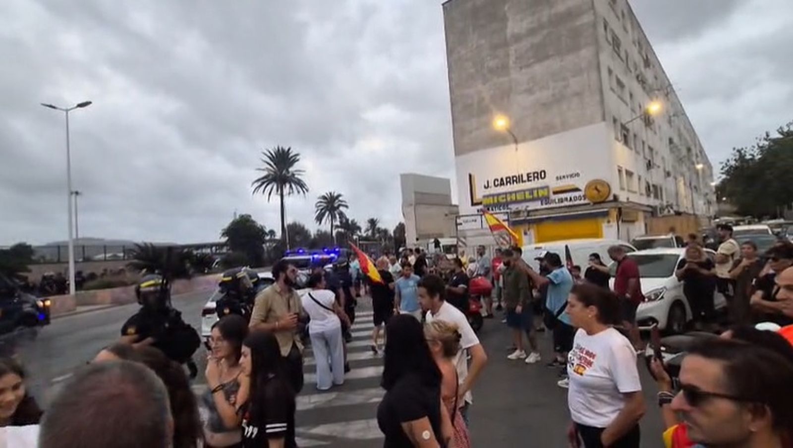 Tensión y altercados en el Puerto de Ceuta el domingo ante la supuesta llegada de Negu Gorriak