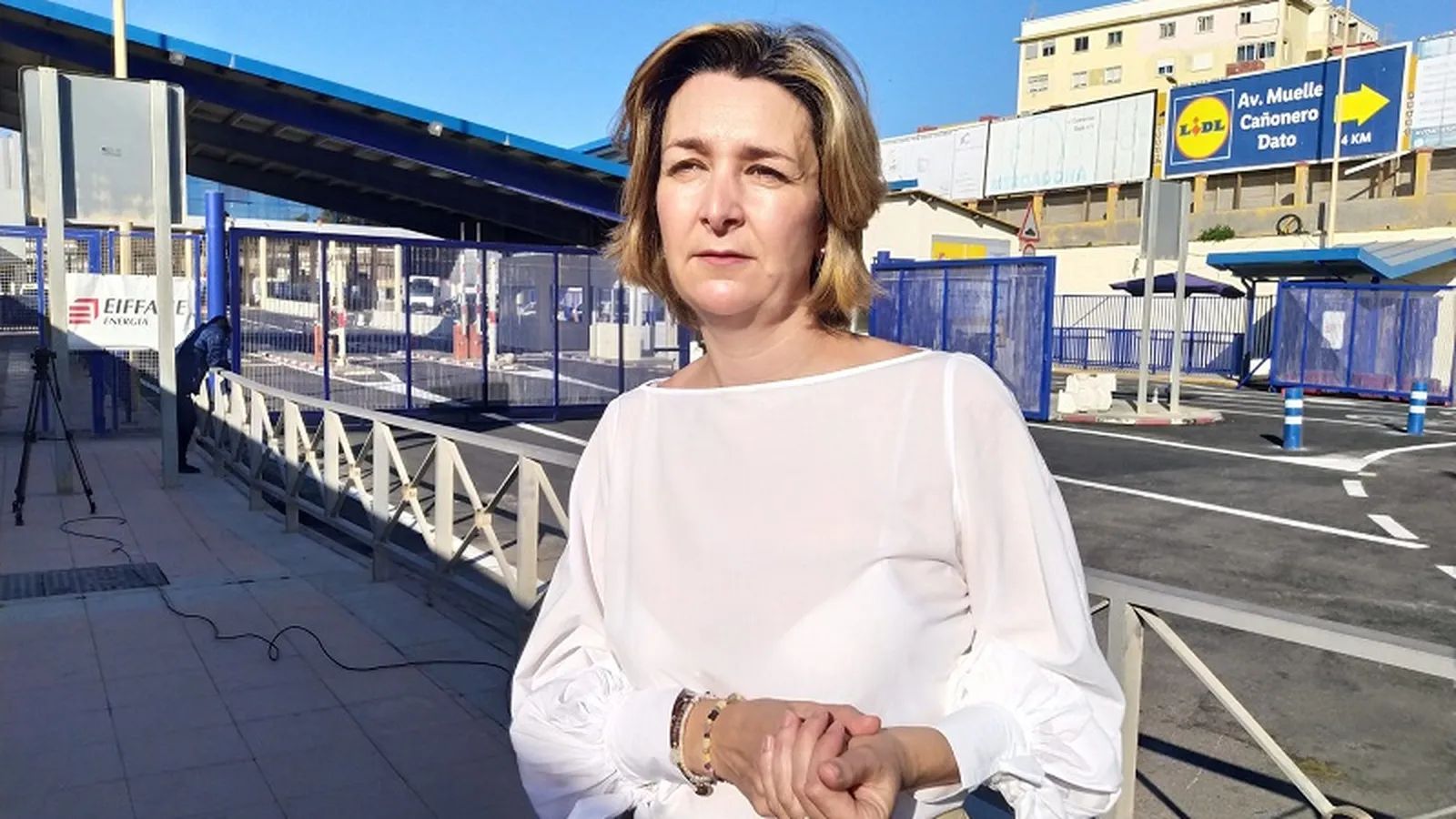 La presidenta de la Confederación de Empresarios de Ceuta, Arantxa Campos, en la frontera