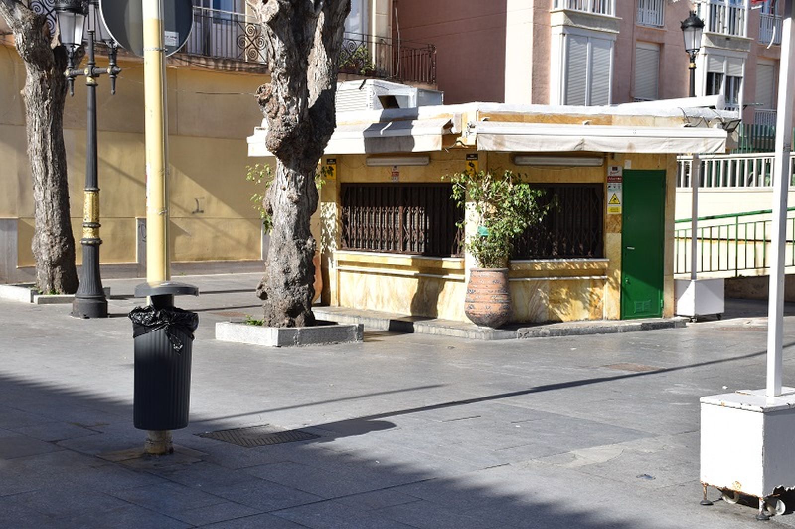 El kiosko de la Riquísima cerrado. / FOTO NICOL'S