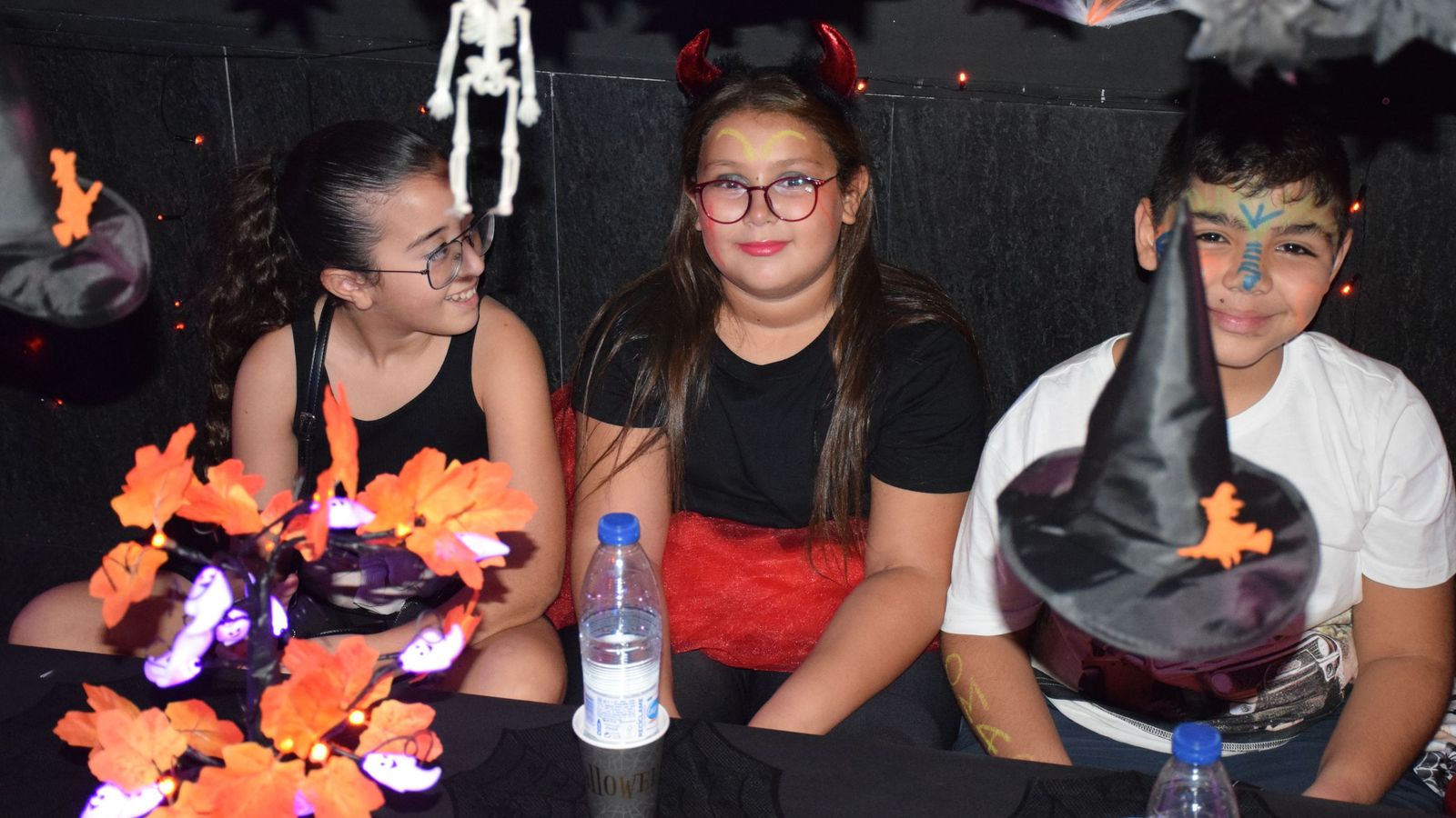 Taller de galletas y de pintura de calabazas por Halloween en la Sala Tamay a cargo de la empresa de eventos Sara Zein Taller de galletas y de pintura de calabazas por Halloween en la Sala Tamay a cargo de la empresa de eventos Sara Zein