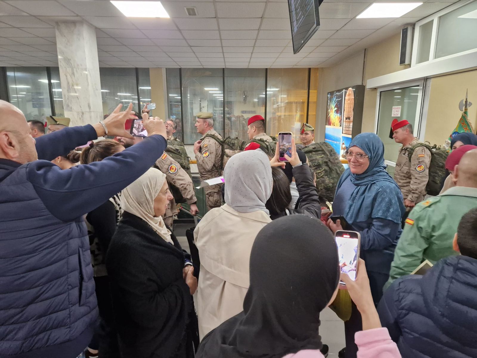 FOTOGALERÍA | De Irak a los brazos de su gente: fotogalería del regreso de la COMGECEU