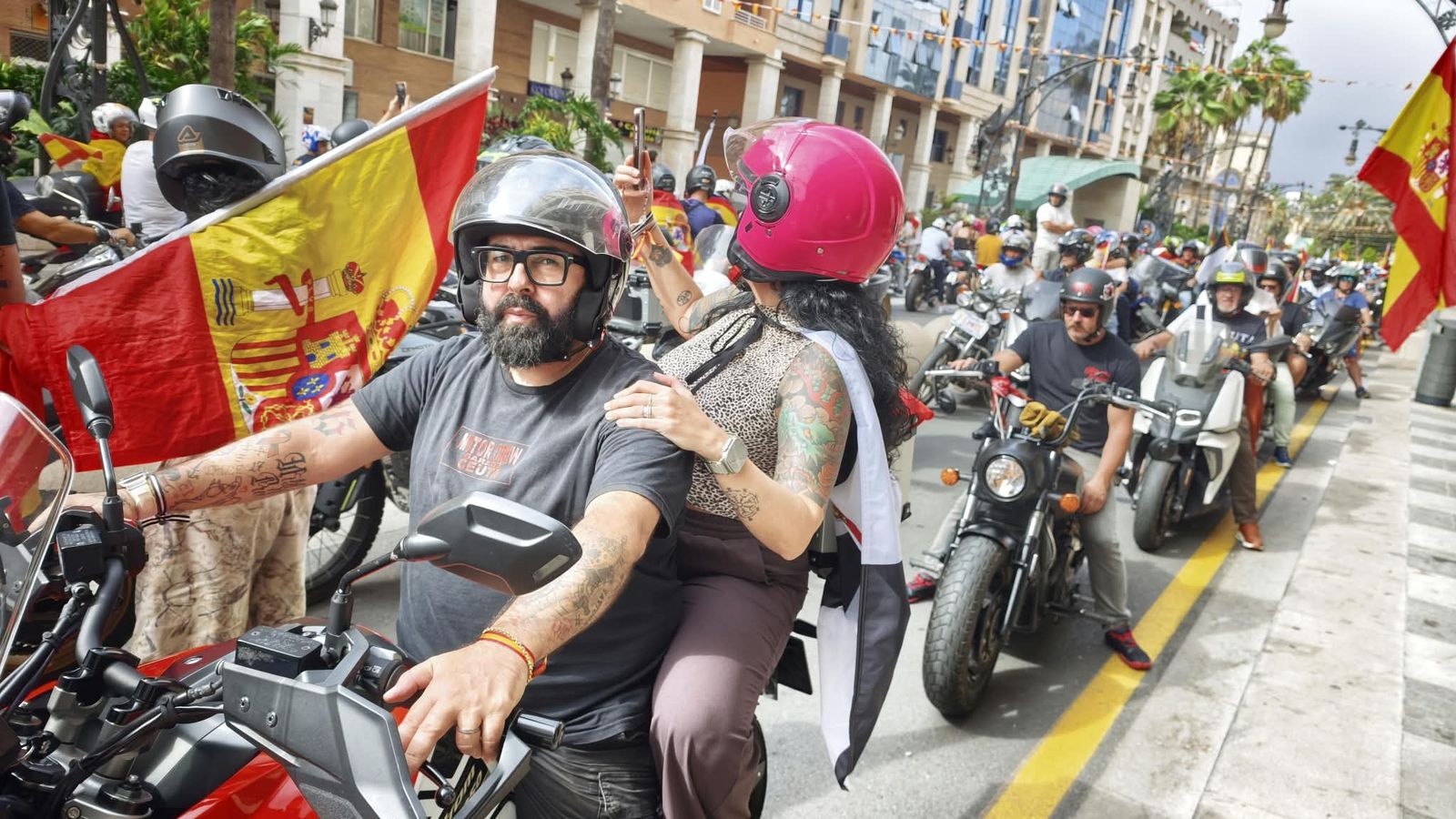 Cientos de motoristas se manifiestan por las calles de Ceuta