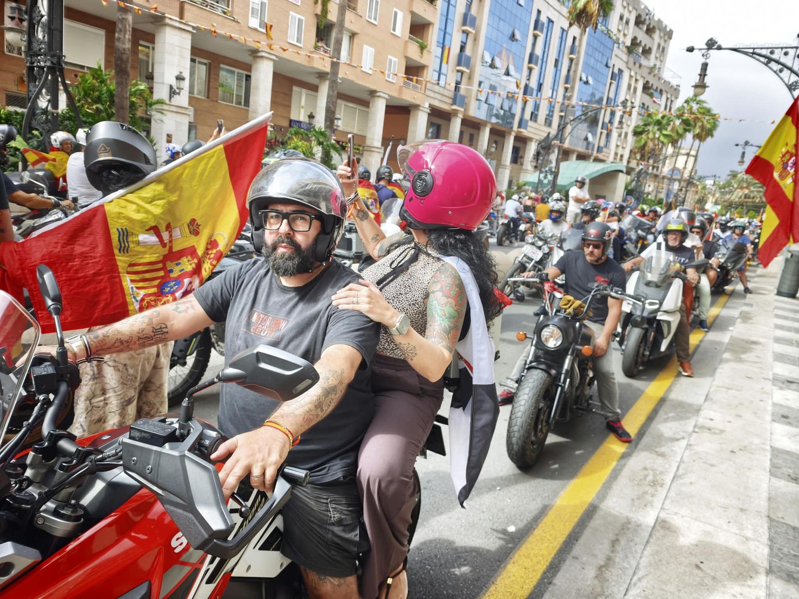 Cientos de motoristas se manifiestan por las calles de Ceuta