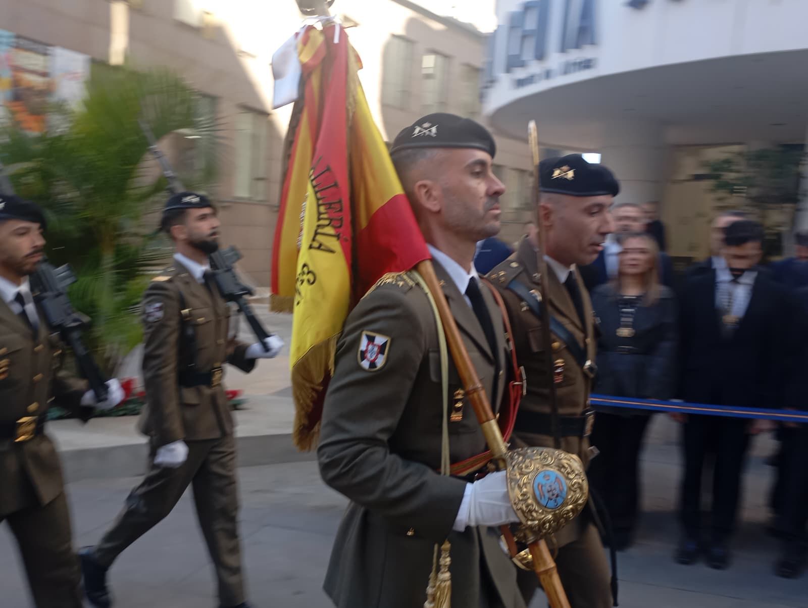 Así ha sido la imposición de la Medalla de Plata de la Ciudad a Caballería