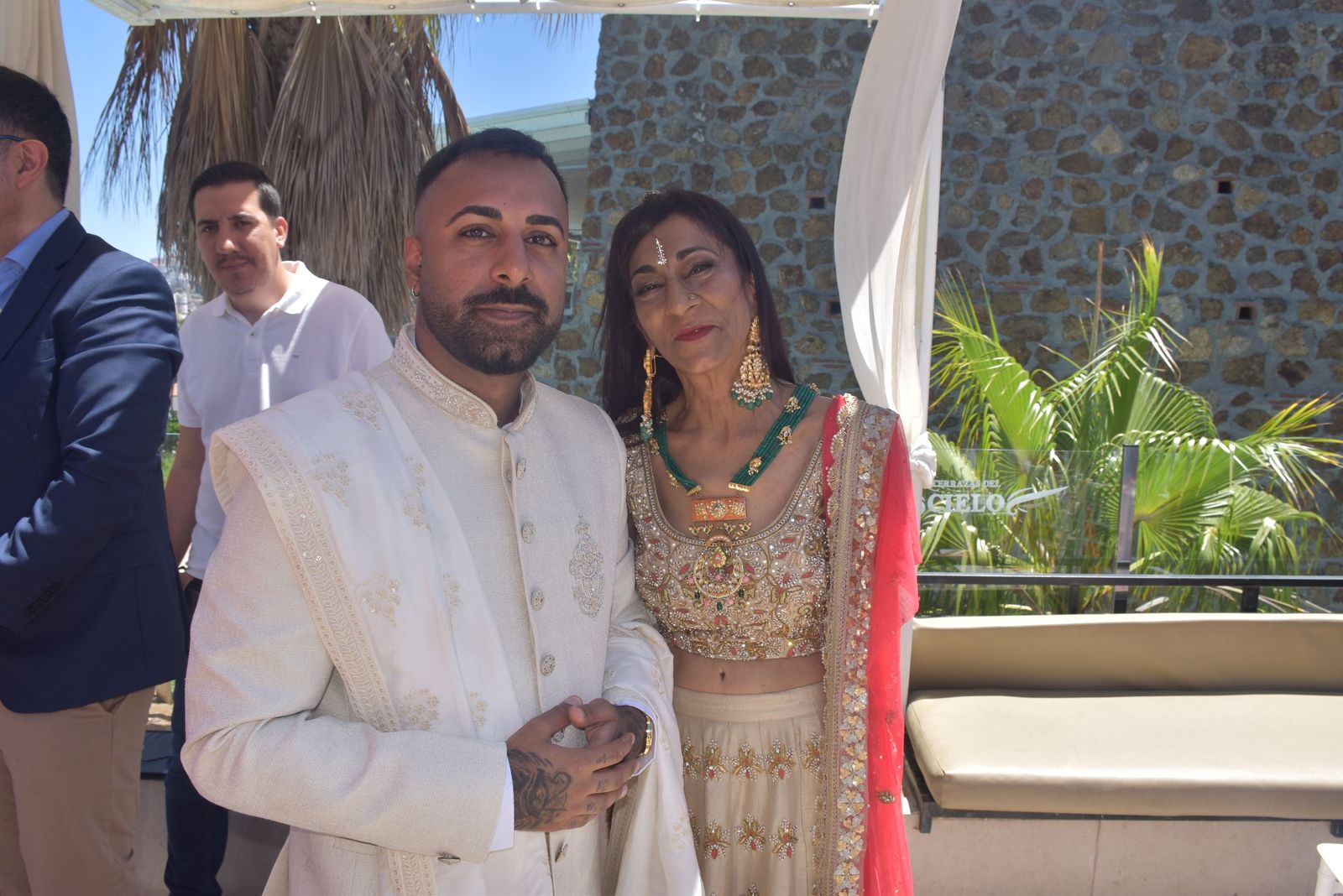 Direk y Rocío sellan su amor bajo el cielo de Ceuta