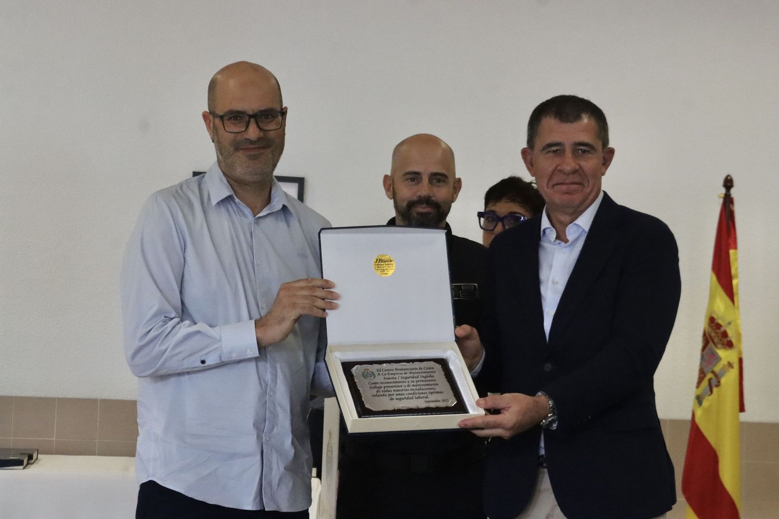 El Centro Penitenciario de Ceuta entrega medallas y condecoraciones en honor a la Virgen de la Merced