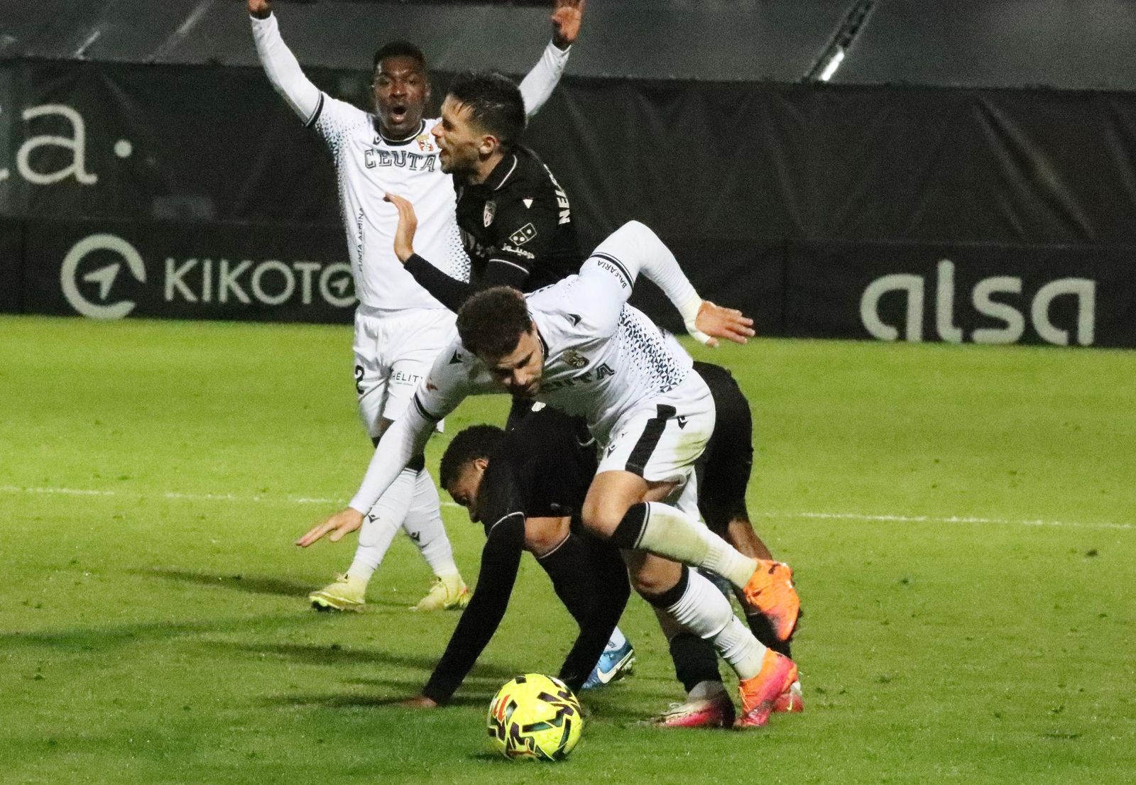 Así se vivió el enfrentamiento entre AD Ceuta - UD Almería a pie de campo