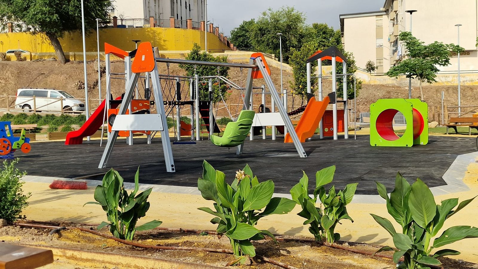 Imagen de la zona infantil del parque urbano de Los Roslaes-Regulares.