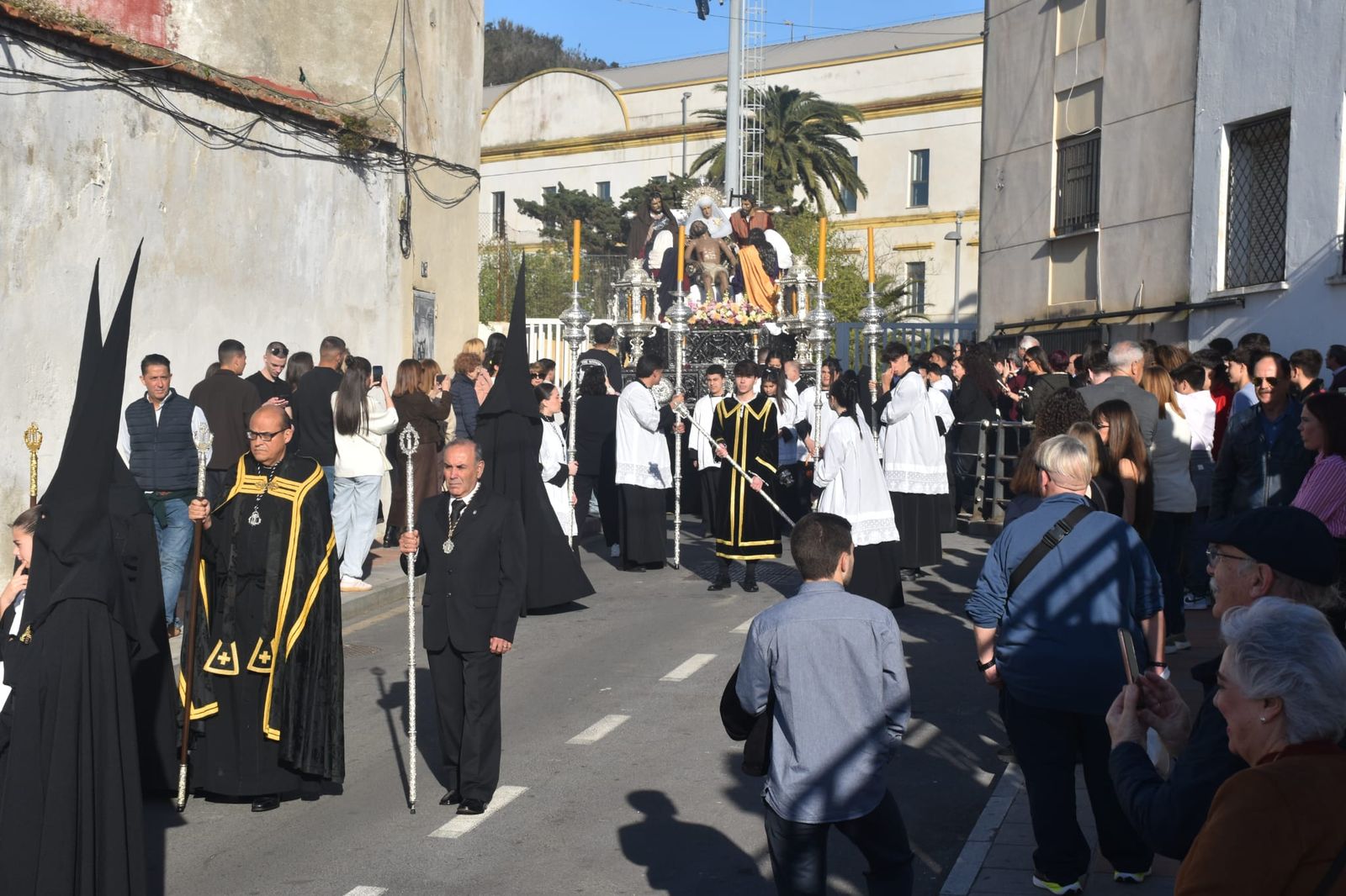 Paz, piedad y silencio desde la falda del Hacho
