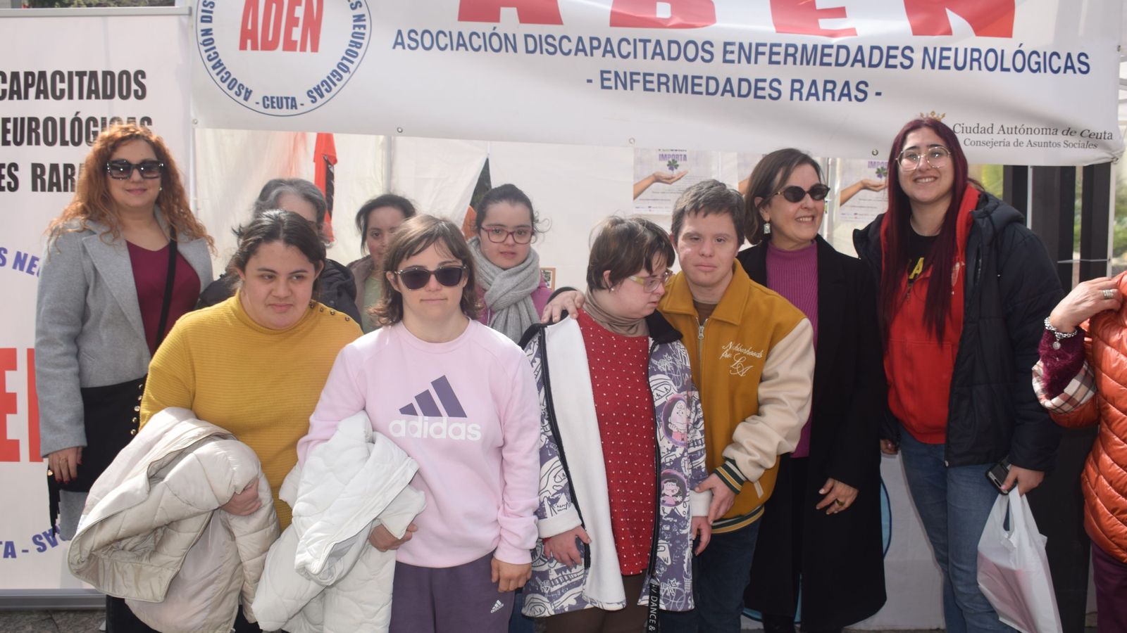 Acto de ADEN en la plaza de los Reyes con motivo del Día de las Enfermedades Raras