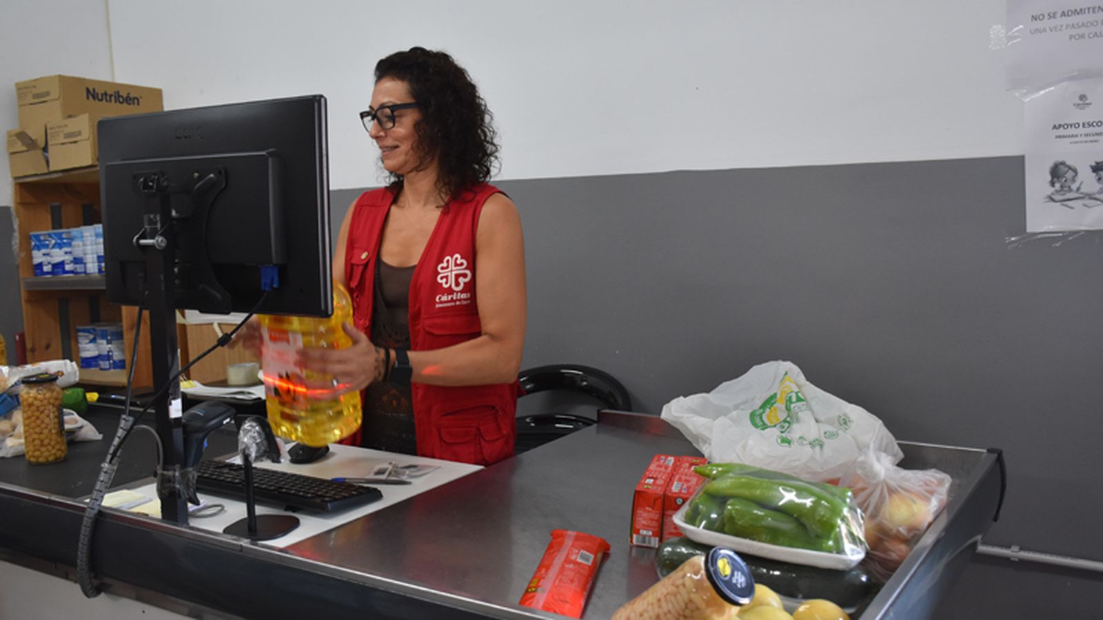 Caja del supermercado del economato de Cáritas