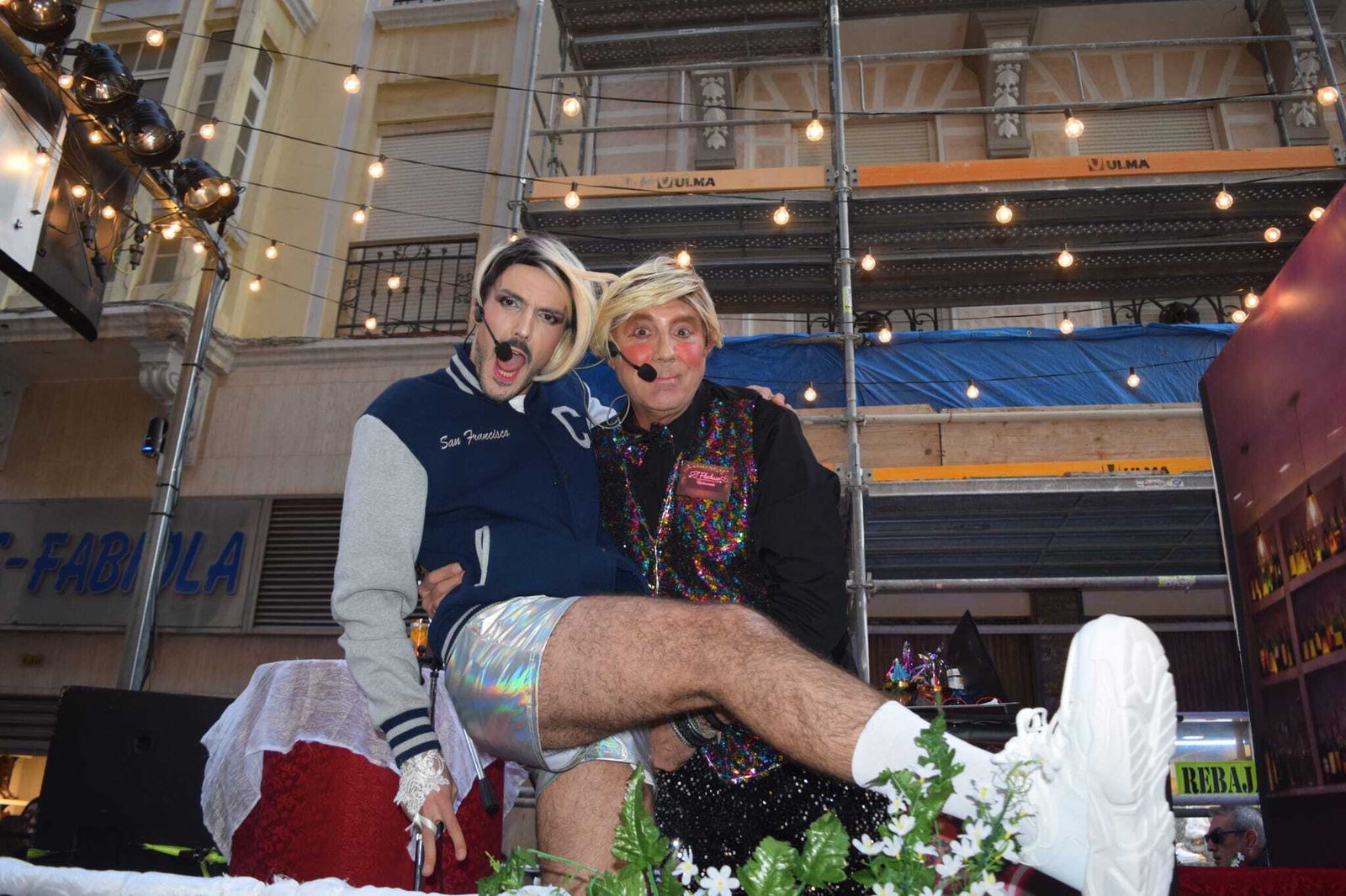 Los Popi enamoran a Ceuta con un pasacalles destinado a la búsqueda de su “media caballa”