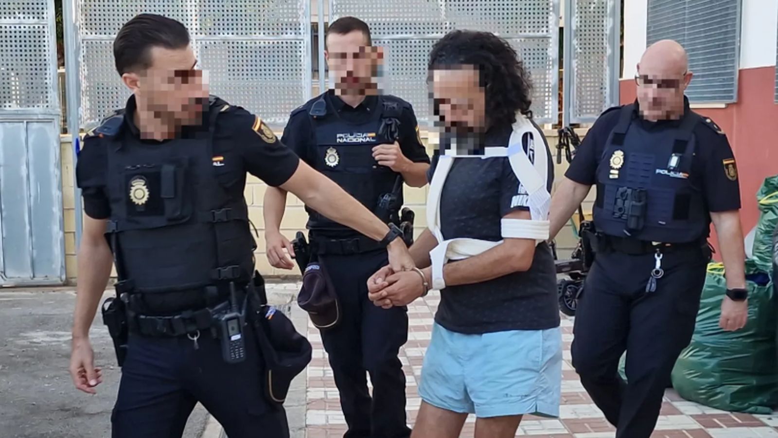 Imagen del tío del menor presuntamente asesinado, a su salida de Jefatura este jueves