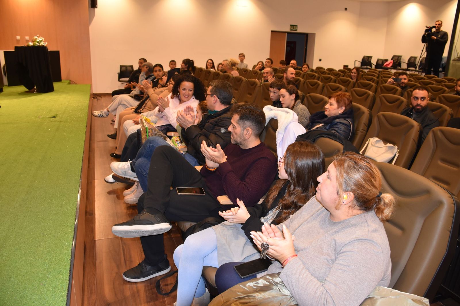 La entrega de premios de la FAMPA por la confección de tarjetas navideñas, en imágenes