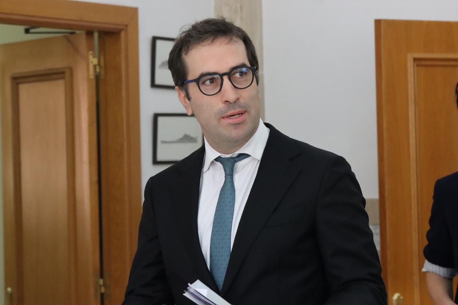 El ministro Carlos Cuerpo anuncia en Ceuta nuevas medidas económicas tras reunirse con representantes empresariales, sindicatos y el Gobierno autonómico