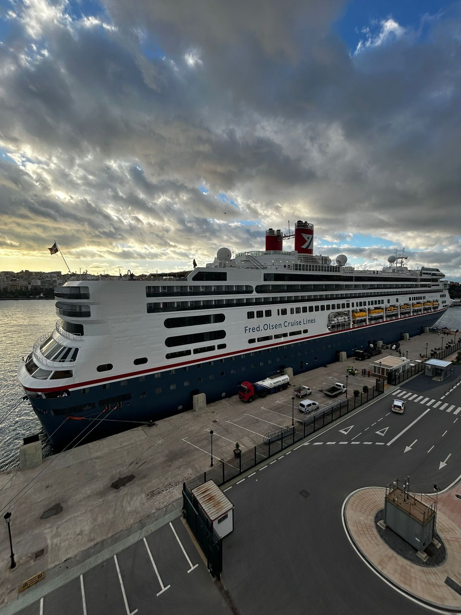 FOTOGALERÍA | La escala del Borealis que cierra la temporada de cruceros de 2025 en Ceuta