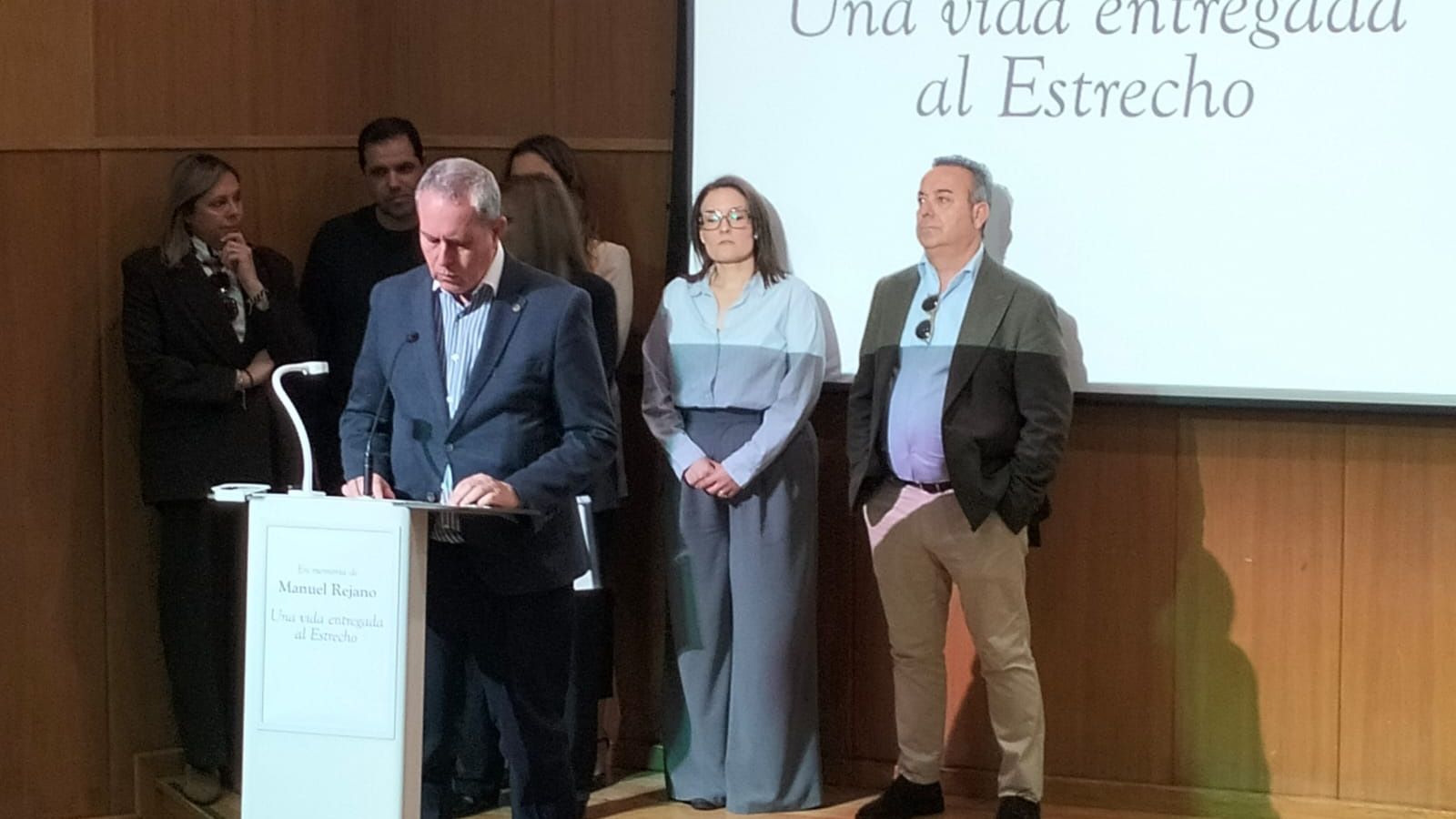 Compañeros de trabajo de Rejano intervienen en el acto