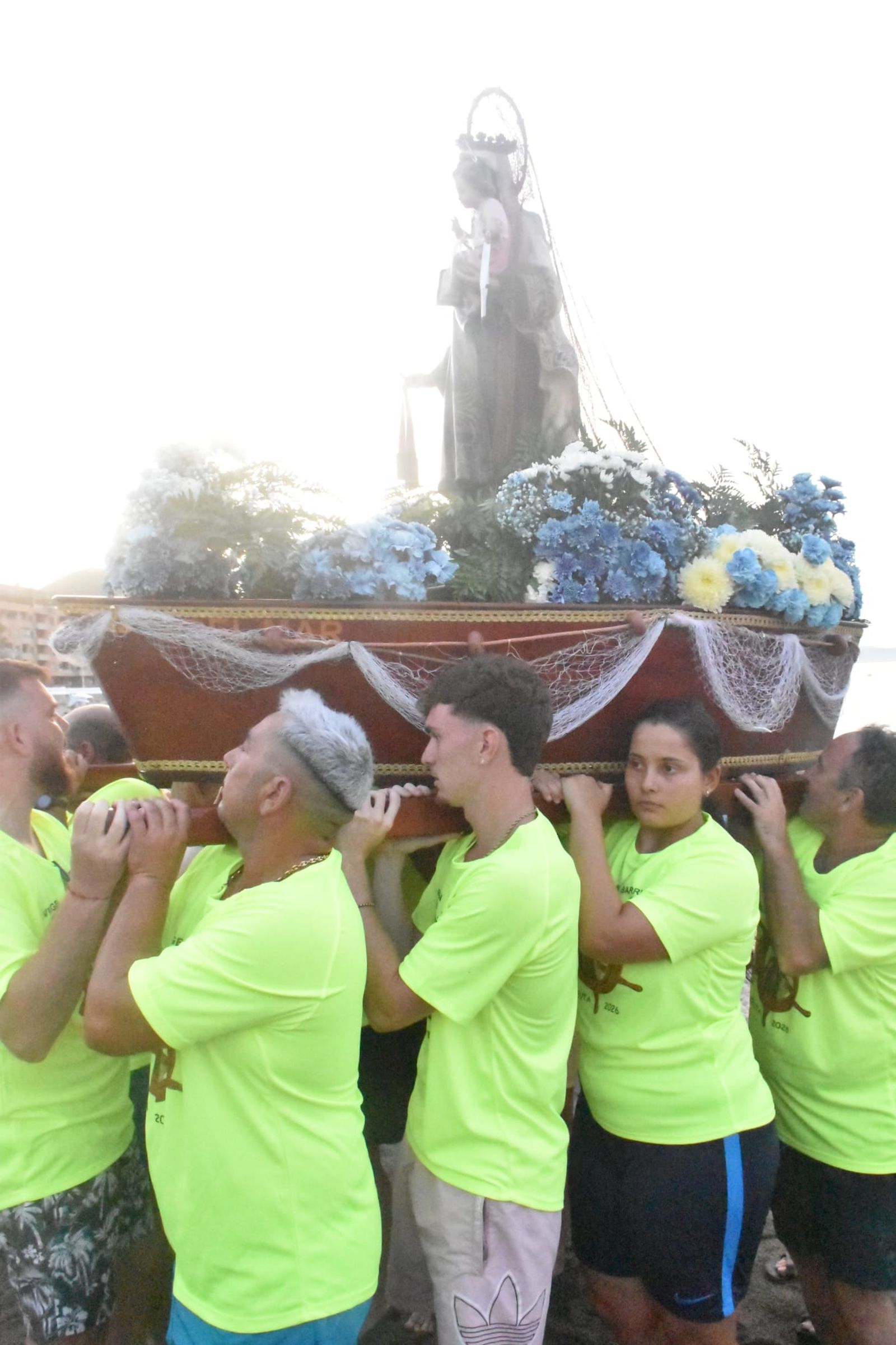 La Virgen del Carmen del Puerto encandila la barriada de Villajovita