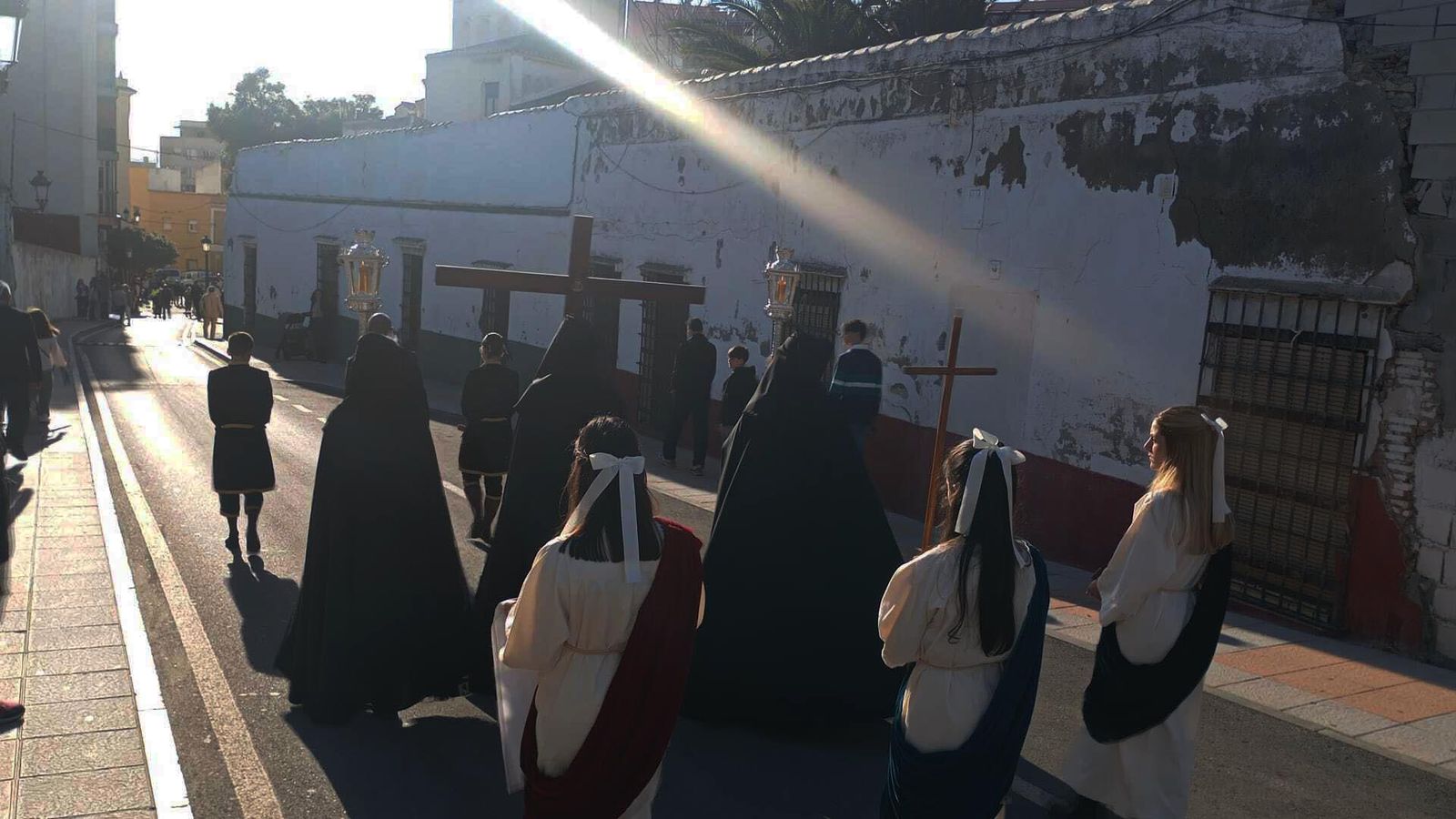 Paz, piedad y silencio desde la falda del Hacho