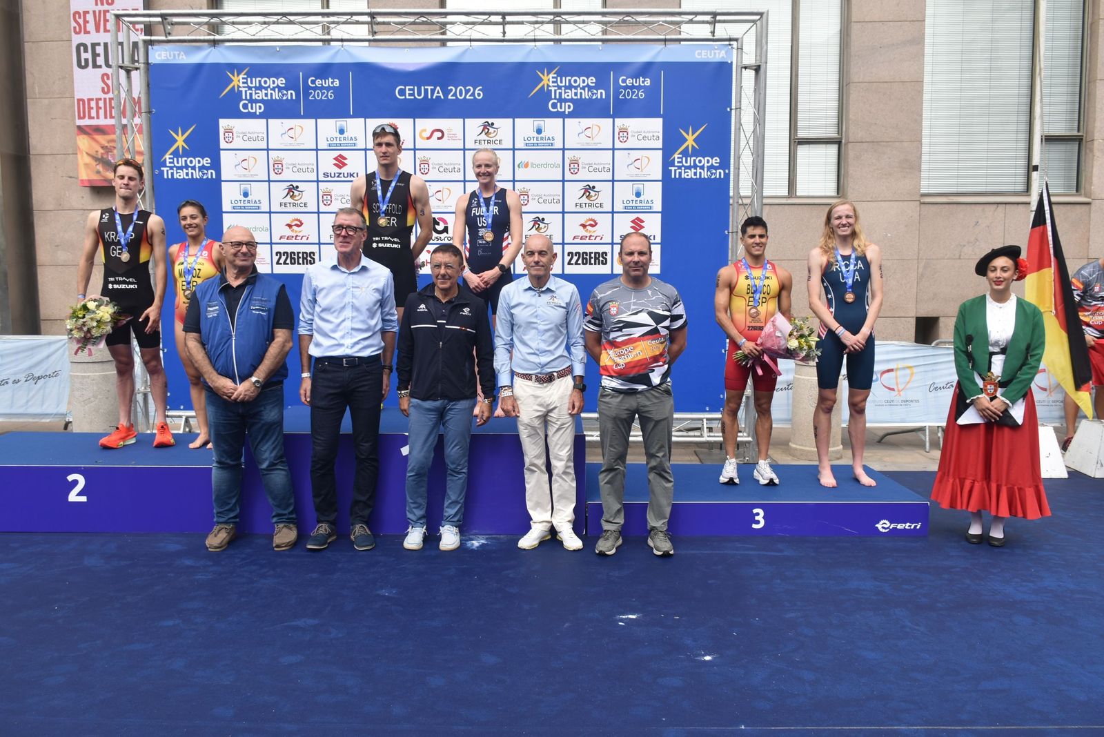 Entrega de trofeos de la Copa de Europa de Triatlón