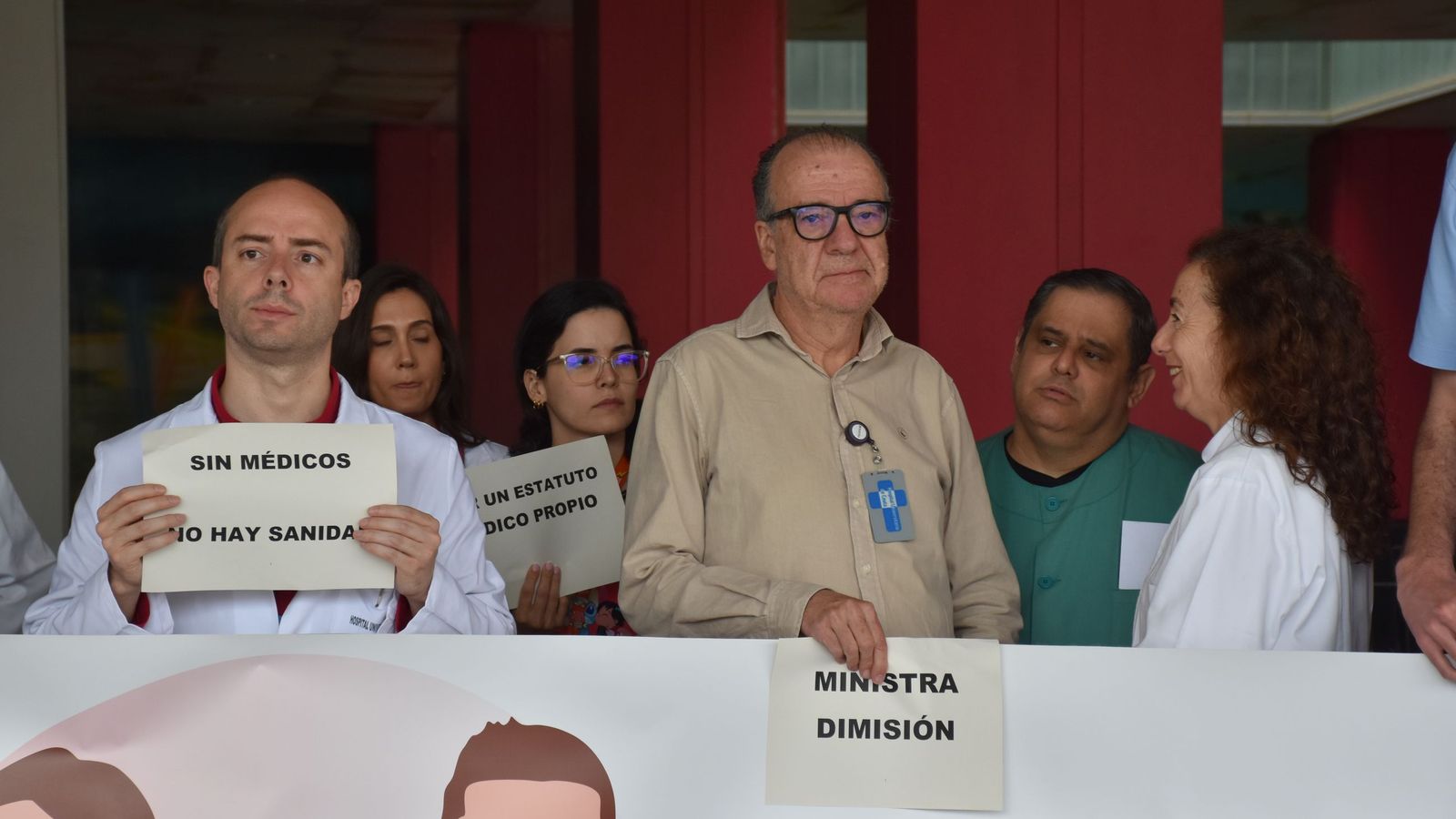 Concentración de los médicos de HUCE con motivo de la huelga nacional por el estatuto propio