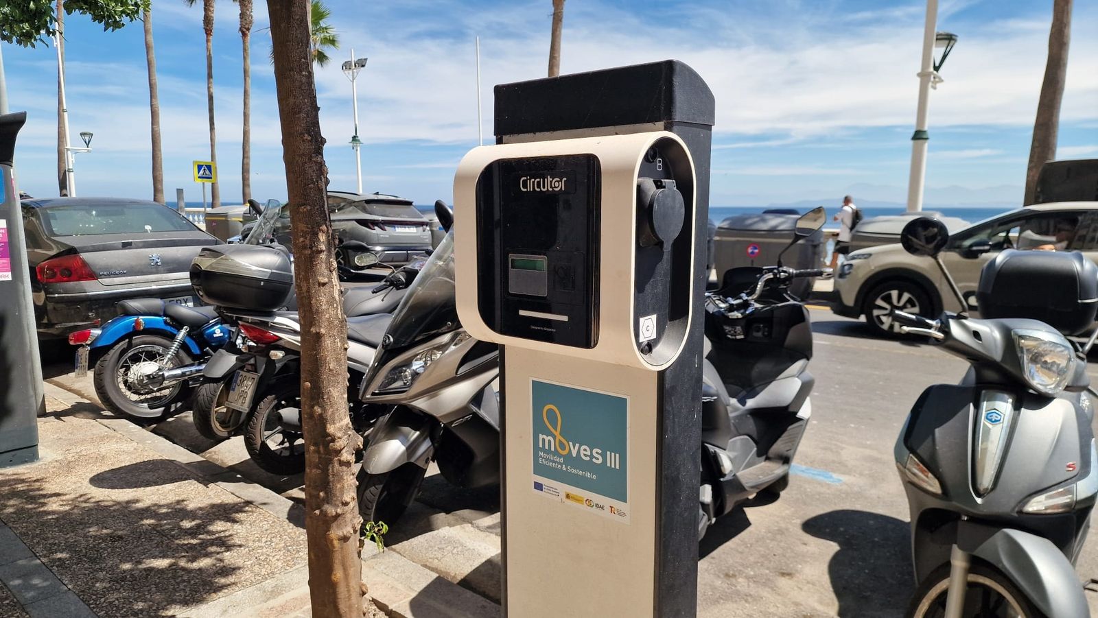 Ceuta impulsa la movilidad sostenible con nuevos vehículos eléctricos, más puntos de recarga y autoconsumo energético
