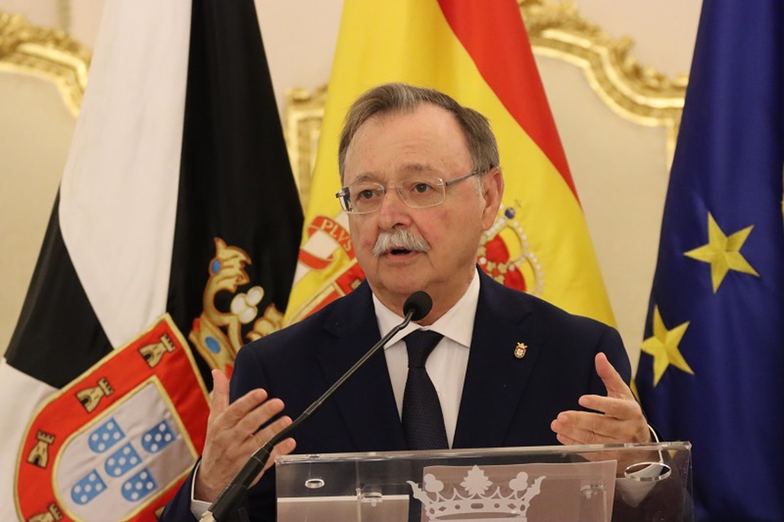 El presidente de Ceuta, Juan Vivas, durante la comparecencia de este miércoles. / FOTO REDUAN