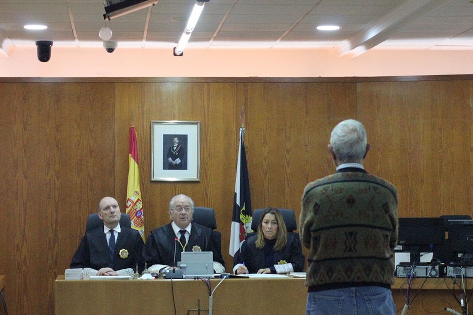 J.V. reconoce los hechos en la Audiencia. / FOTO S.C.