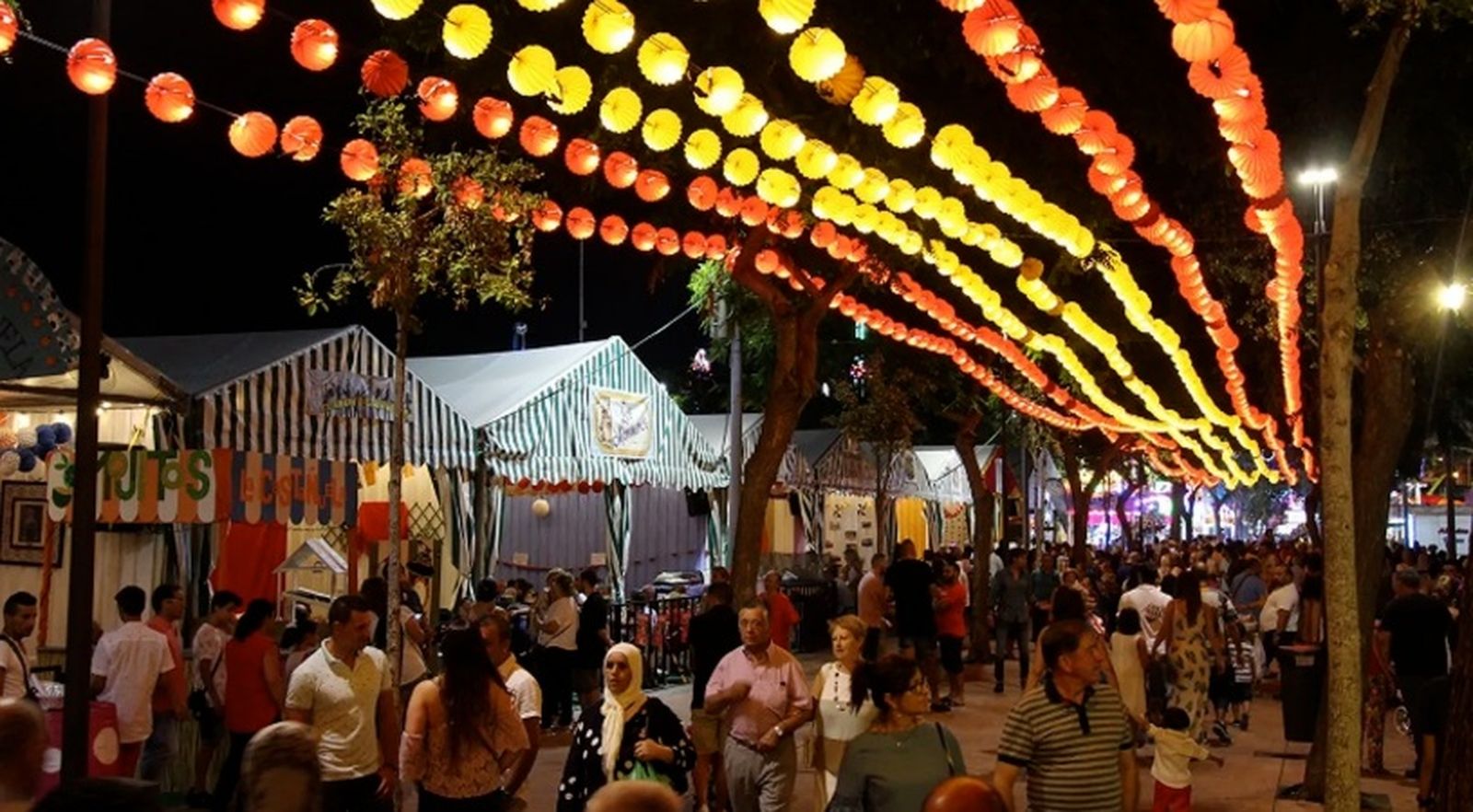 Conjunto de casetas del Real de la Feria de Ceuta en una de las anteriores ediciones