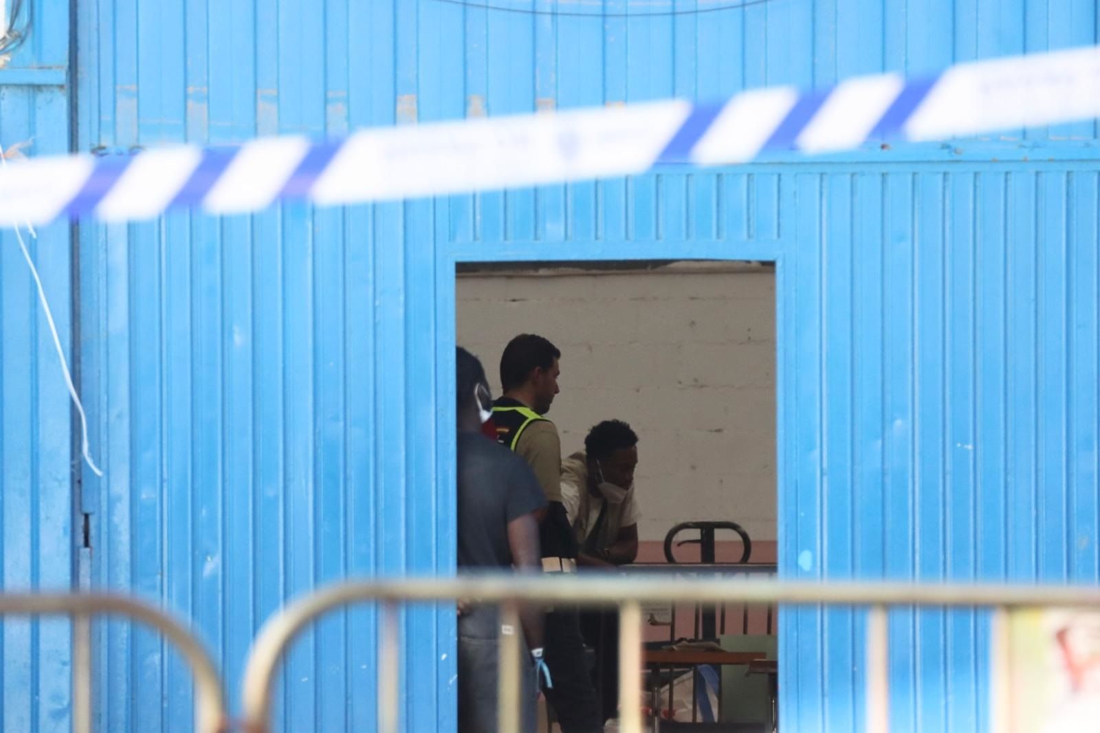 El futuro CATE del Tarajal empieza a reseñar migrantes mientras sigue acondicionándose