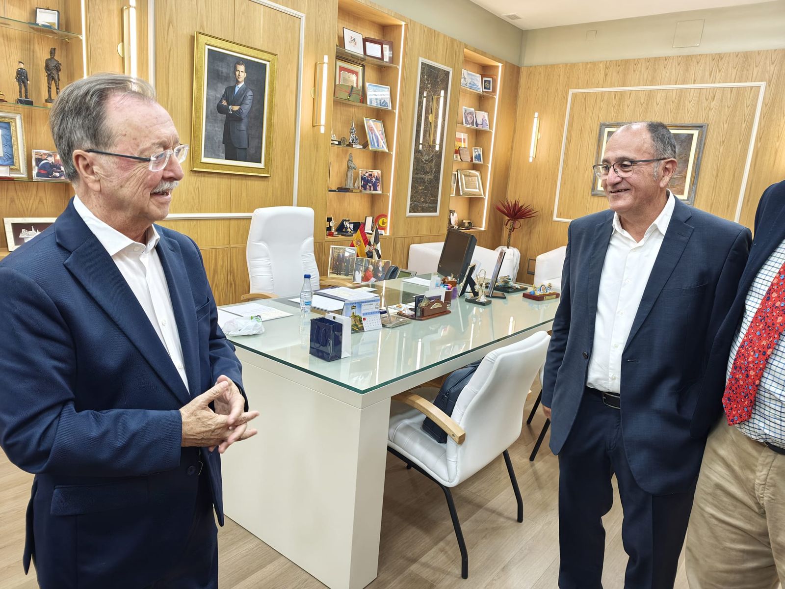 El presidente Juan Vivas recibe en el palacio autonómico a Roncero