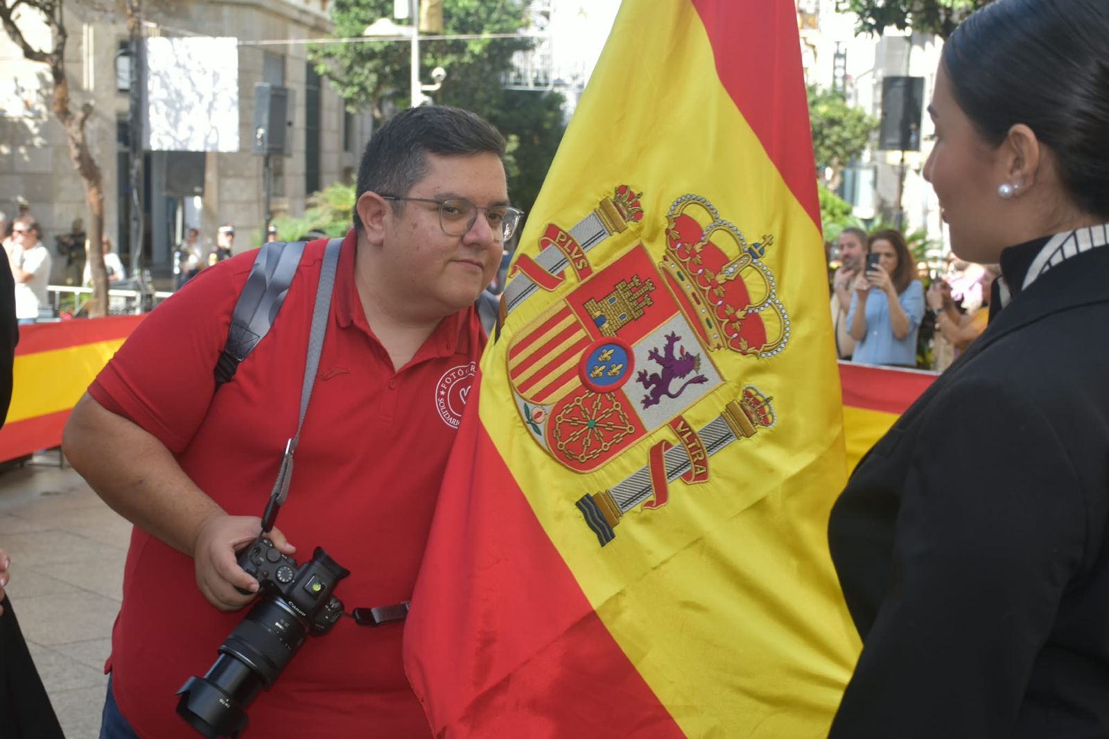 Multitud de ceutíes juran bandera de manera simbólica para mostrar su pertenencia a España