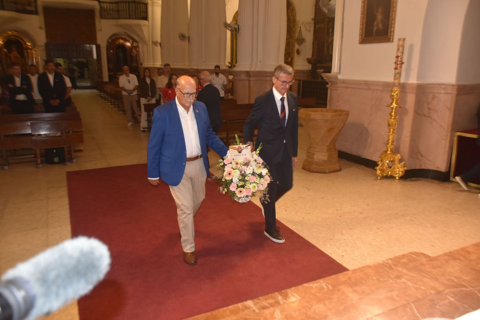 Ofrenda a la patrona y plegaria en Sidi Embarek