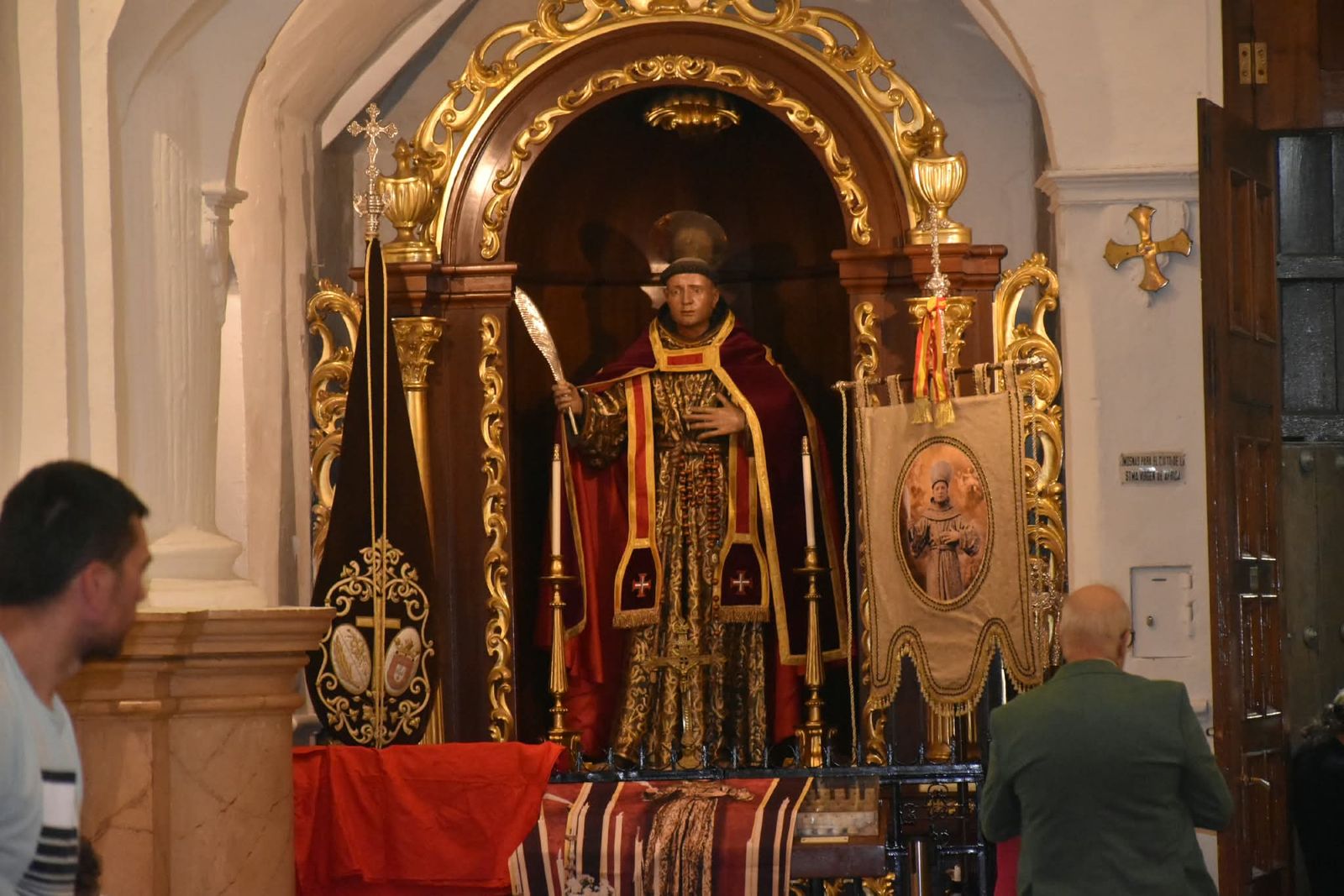 La presentación del cartel y el encendido del alumbrado dan paso a los cultos en honor a San Daniel
